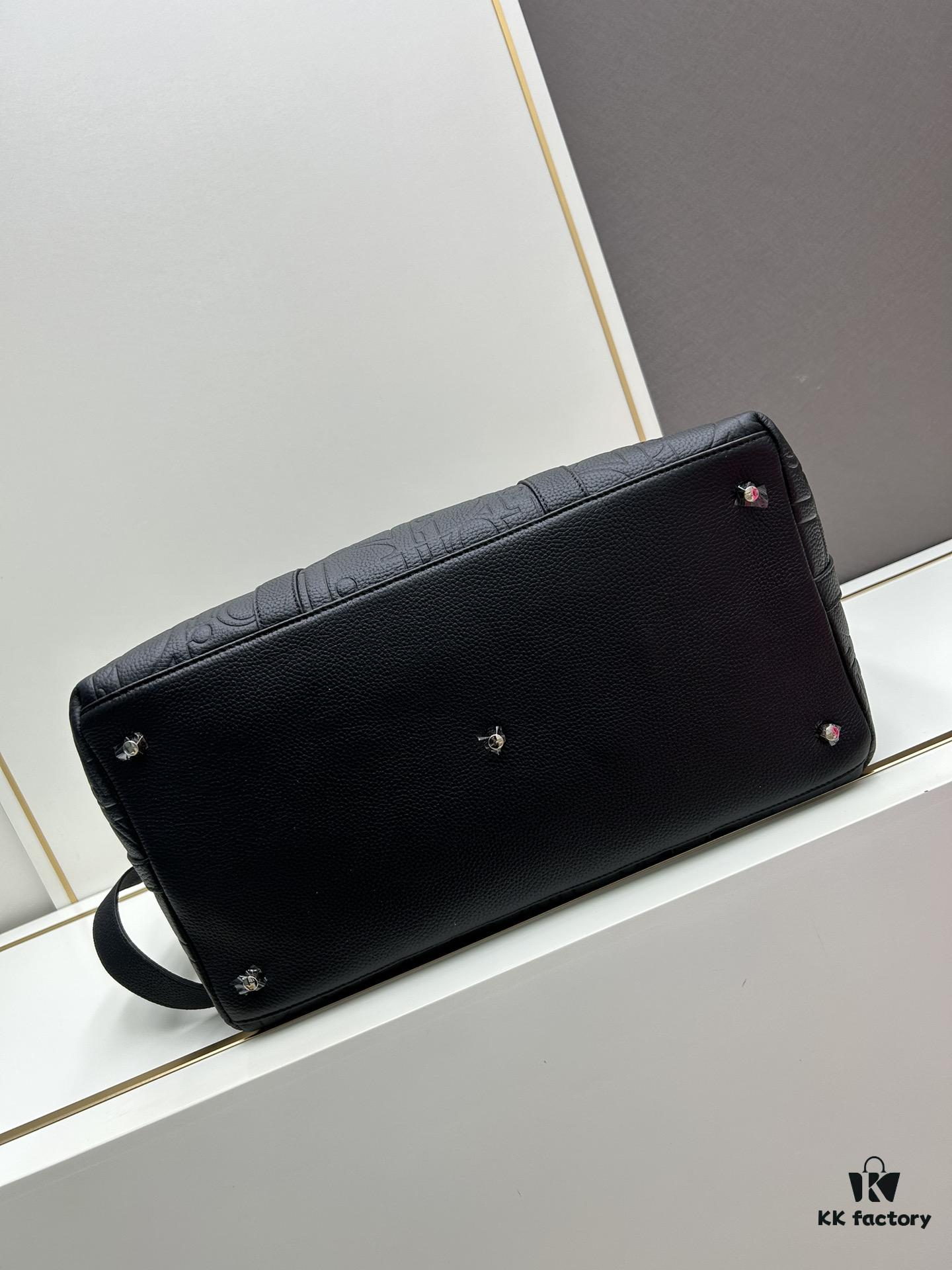 6930a1086e68136f4d9ab86c Weekender 25 Handbag in Elegant Design