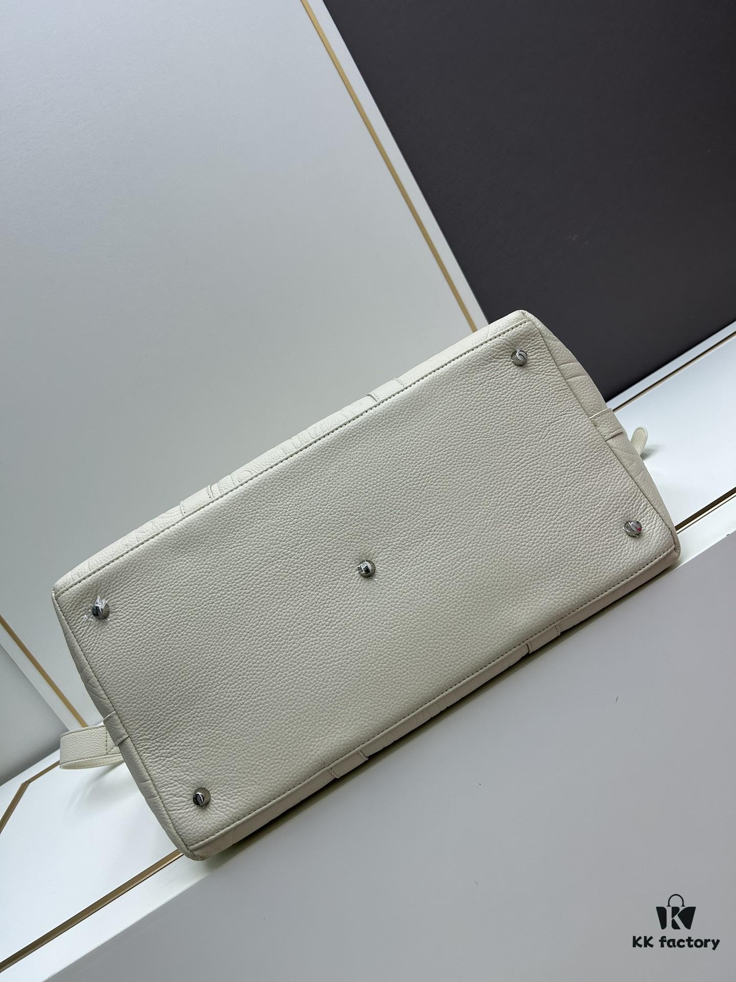 6930a10c6e68136f4d9ab873 Weekender 25 Handbag