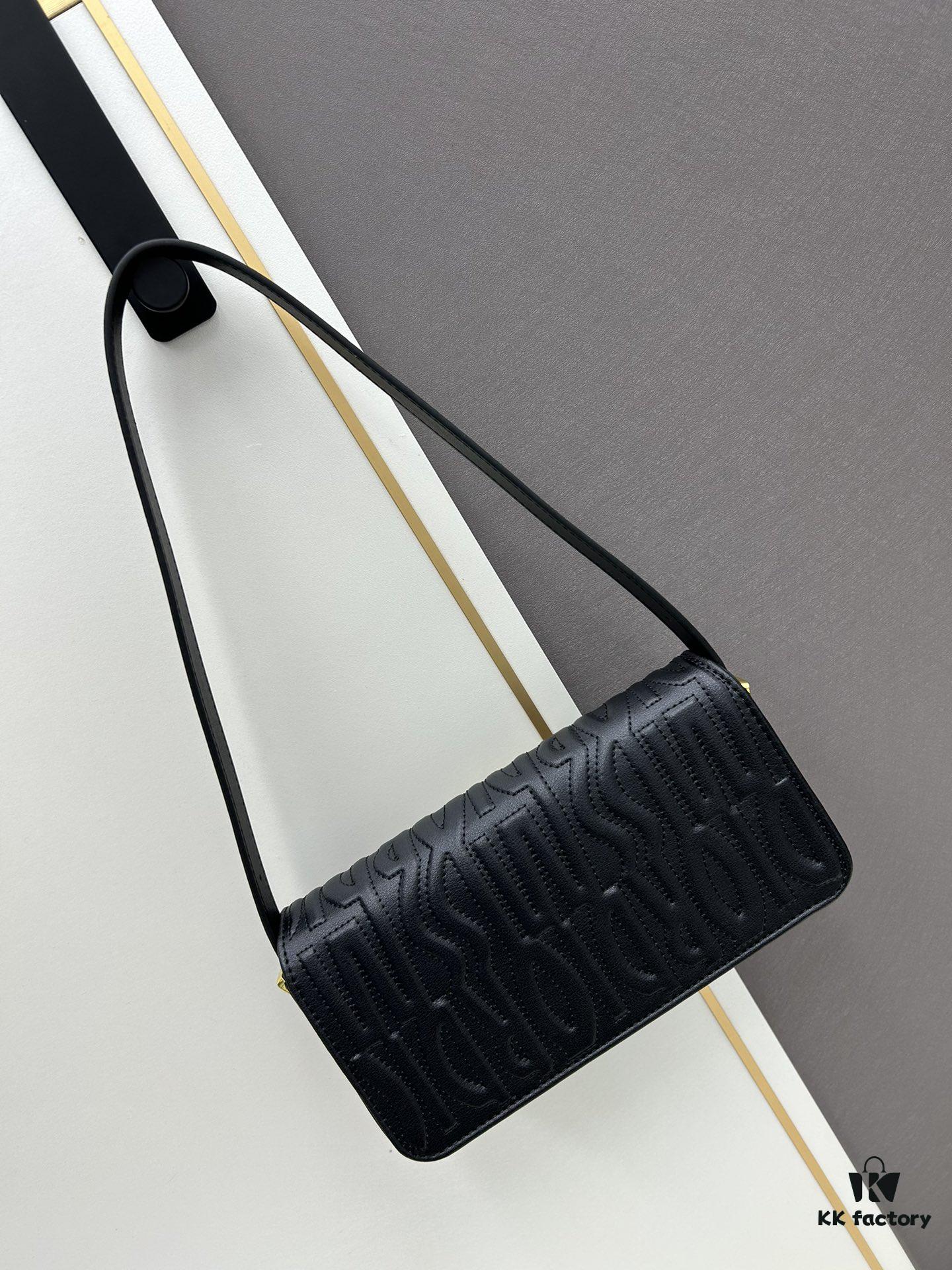 6930a11f6e68136f4d9ab897 Dior Retro Box Set Made of Black Cowhide Leather with Unique Letter Embossing