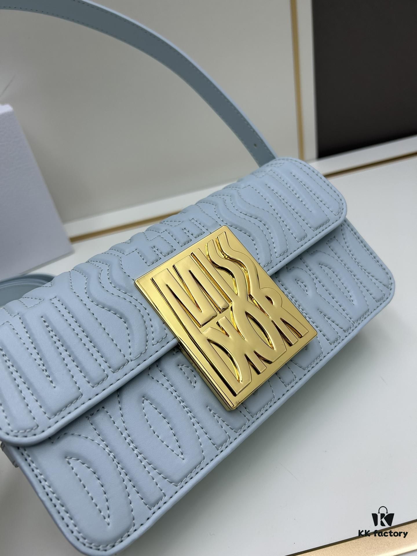 6930a1246e68136f4d9ab8a1 Dior Retro Box Set, Exquisitely Crafted from Black Cowhide Leather with Unique Letter Embossing