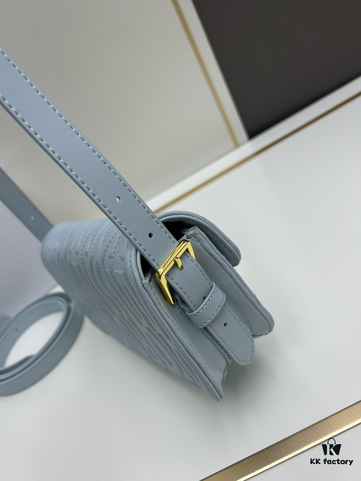 6930a1246e68136f4d9ab8a4 Dior Retro Box Set, Exquisitely Crafted from Black Cowhide Leather with Unique Letter Embossing