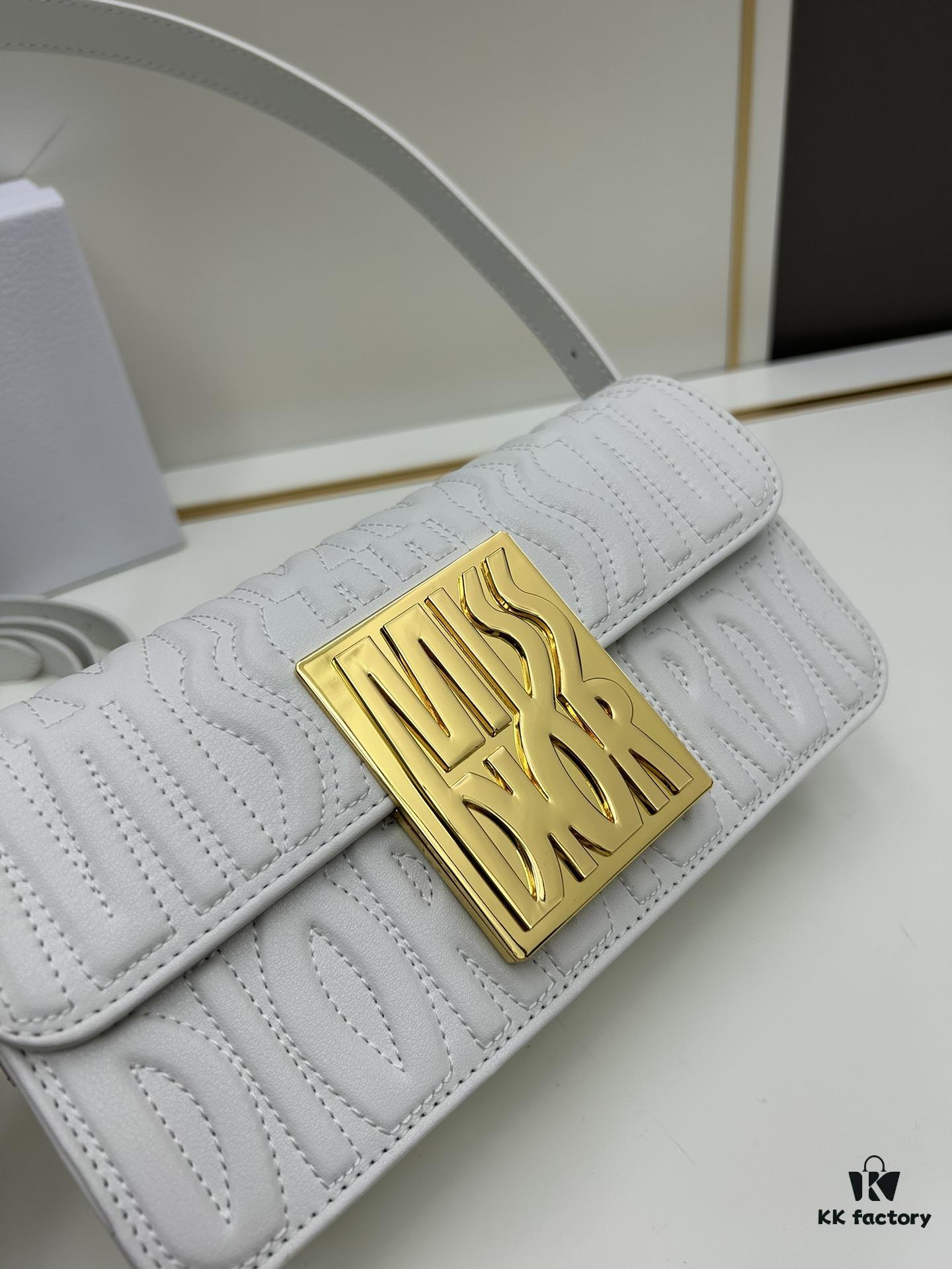6930a12b6e68136f4d9ab8b2 Dior Retro Box Set Made of Black Cow Leather with Unique Letter Embossing, Exquisite Craftsmanship, Spacious Compartment Design, Detachable Shoulder Strap for Handheld, Shoulder or Hand-Carry, Essential for Daily Outings