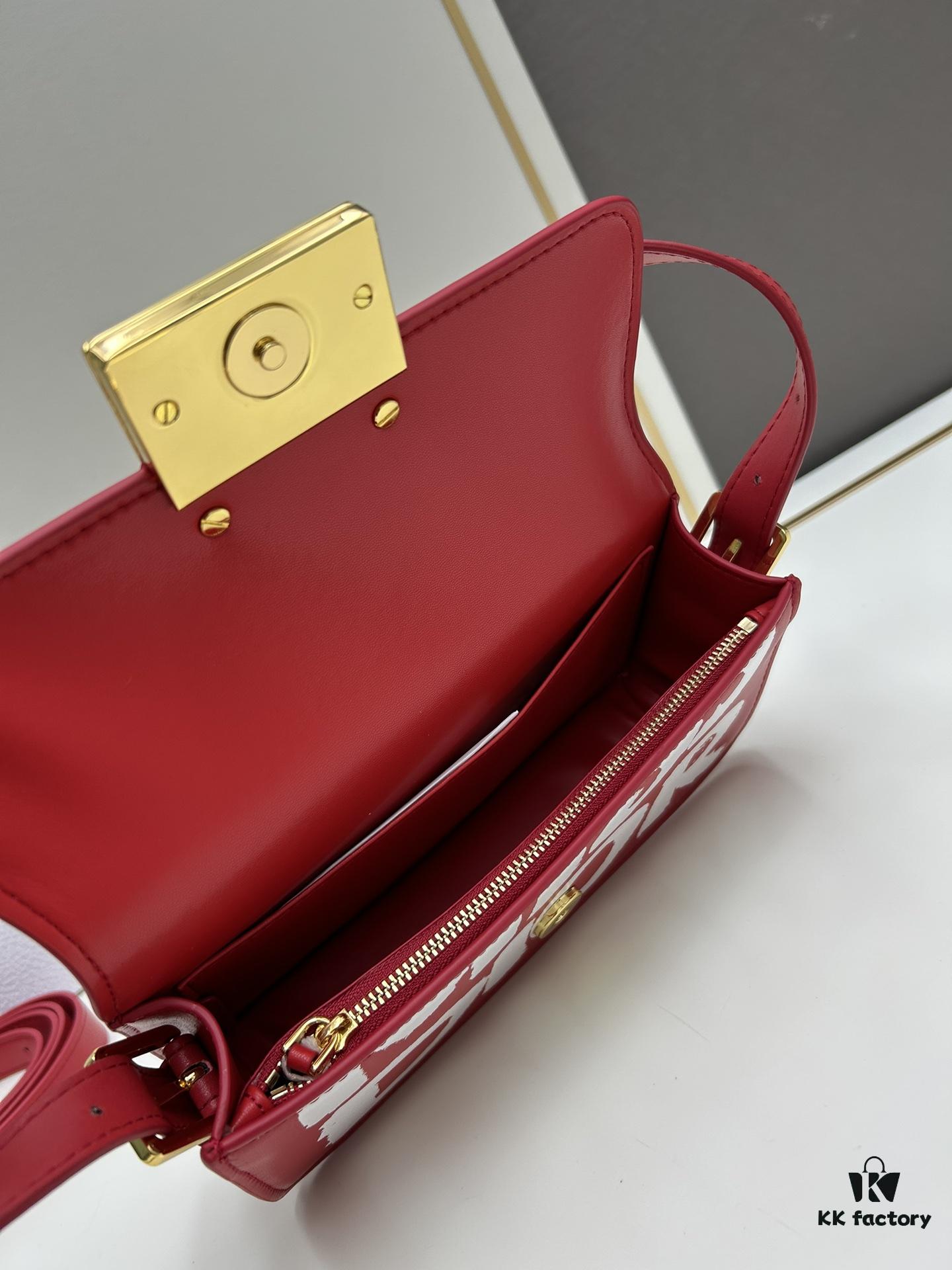 6930a1376e68136f4d9ab8ca Dior Retro Style Box Set, Crafted from Cow Leather with Unique Letter Embossing, Spacious Compartment Design, Detachable Shoulder Strap for Handheld, Shoulder or Hand-Carry, Perfect for Daily Use