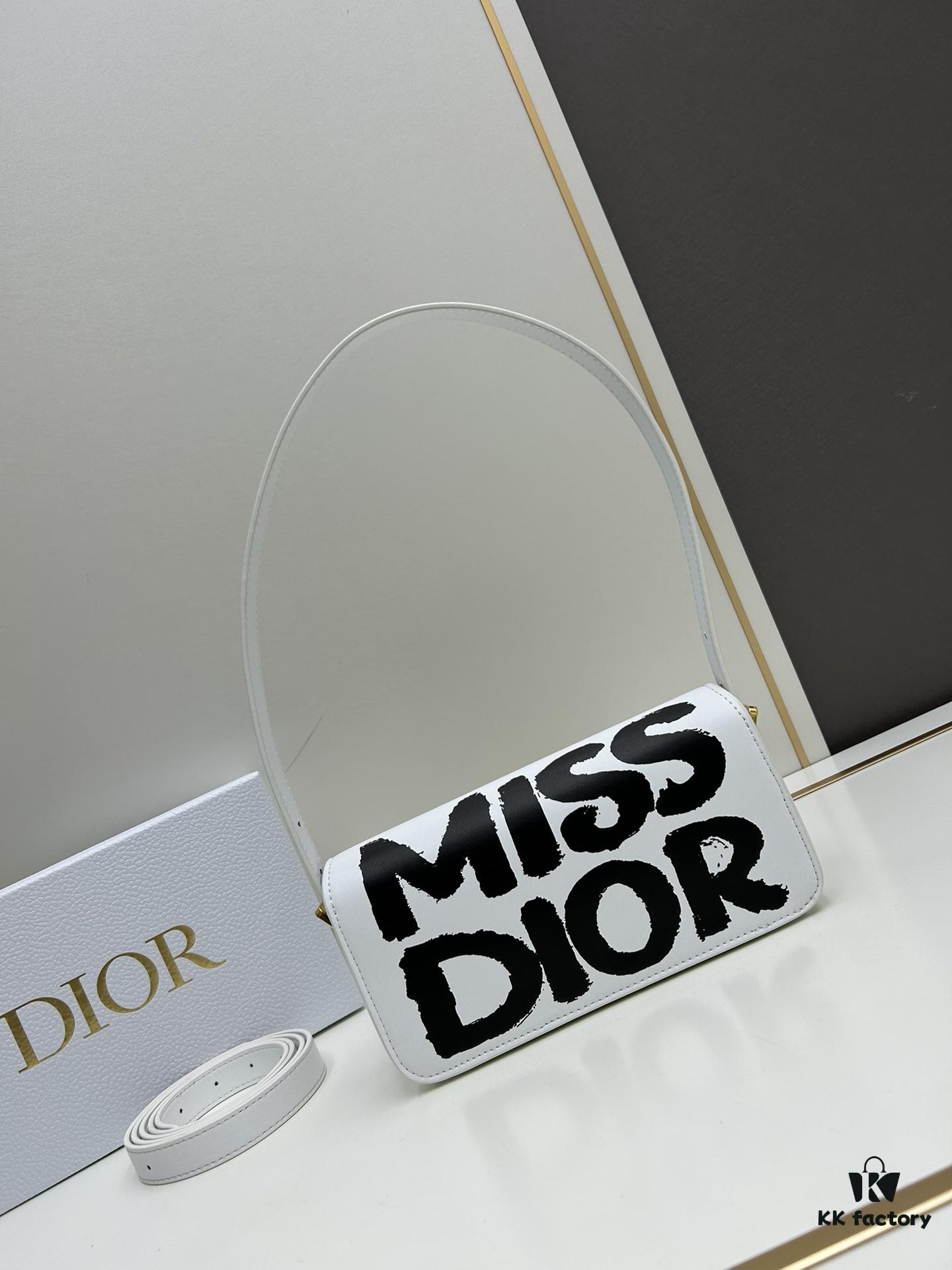 6930a13a6e68136f4d9ab8d0 Dior Retro Style Box Set, Crafted from Cow Leather with Unique Letter Embossing, Spacious Compartment Design, Detachable Shoulder Strap for Handheld, Shoulder or Hand-Carry, Perfect for Daily Use