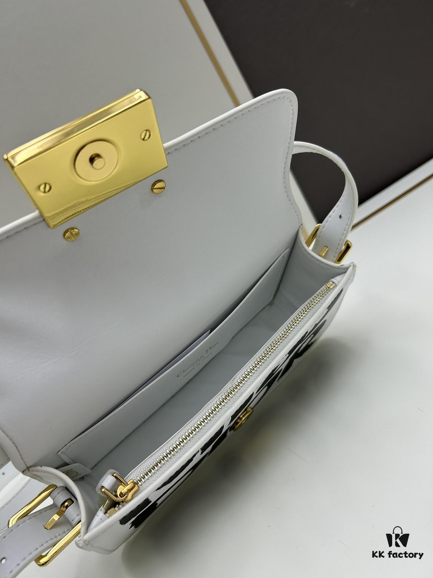 6930a13c6e68136f4d9ab8d2 Dior Retro Style Box Set, Crafted from Cow Leather with Unique Letter Embossing, Spacious Compartment Design, Detachable Shoulder Strap for Handheld, Shoulder or Hand-Carry, Perfect for Daily Use