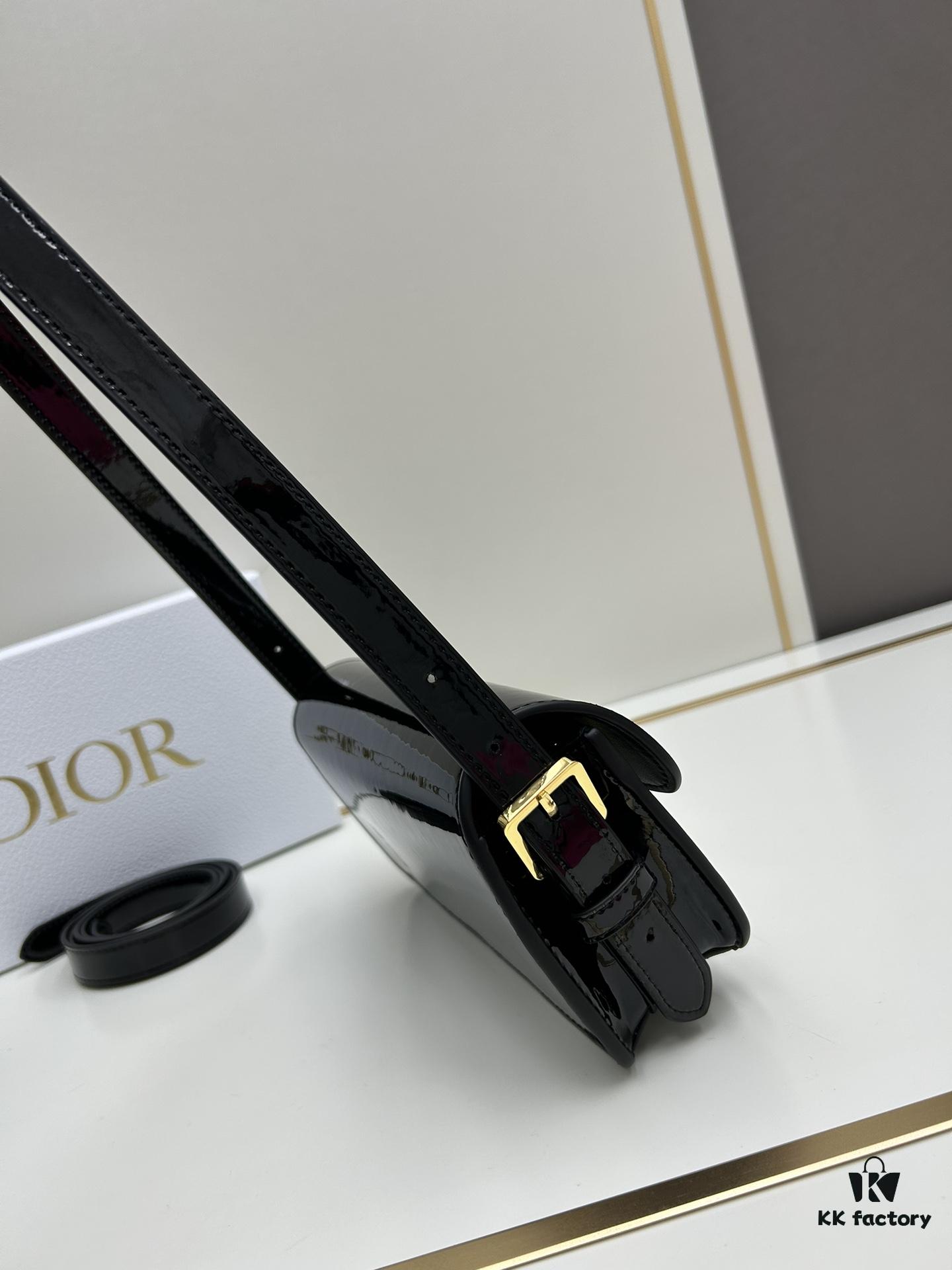 6930a13f6e68136f4d9ab8d9 Dior Retro Style Box Set, Crafted from Cowhide Leather with Unique Letter Embossing, Iconic Logo, Exquisite Craftsmanship, Spacious Compartment Design, Detachable Shoulder Strap for Handheld, Shoulder or Hand Carry – An Essential for Daily Outings