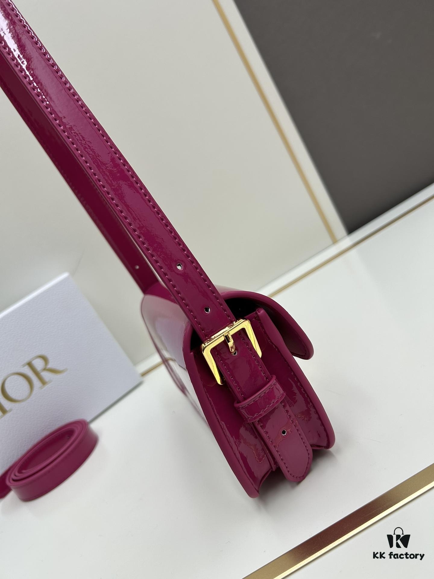 6930a1436e68136f4d9ab8e2 Dior Retro Box Set, Crafted with Cowhide Leather, Unique Letter Embossing, Iconic Logo, Exquisite Craftsmanship, Spacious Compartment Design, Detachable Shoulder Strap for Handheld, Shoulder or Hand Carry – An Essential for Daily Outings