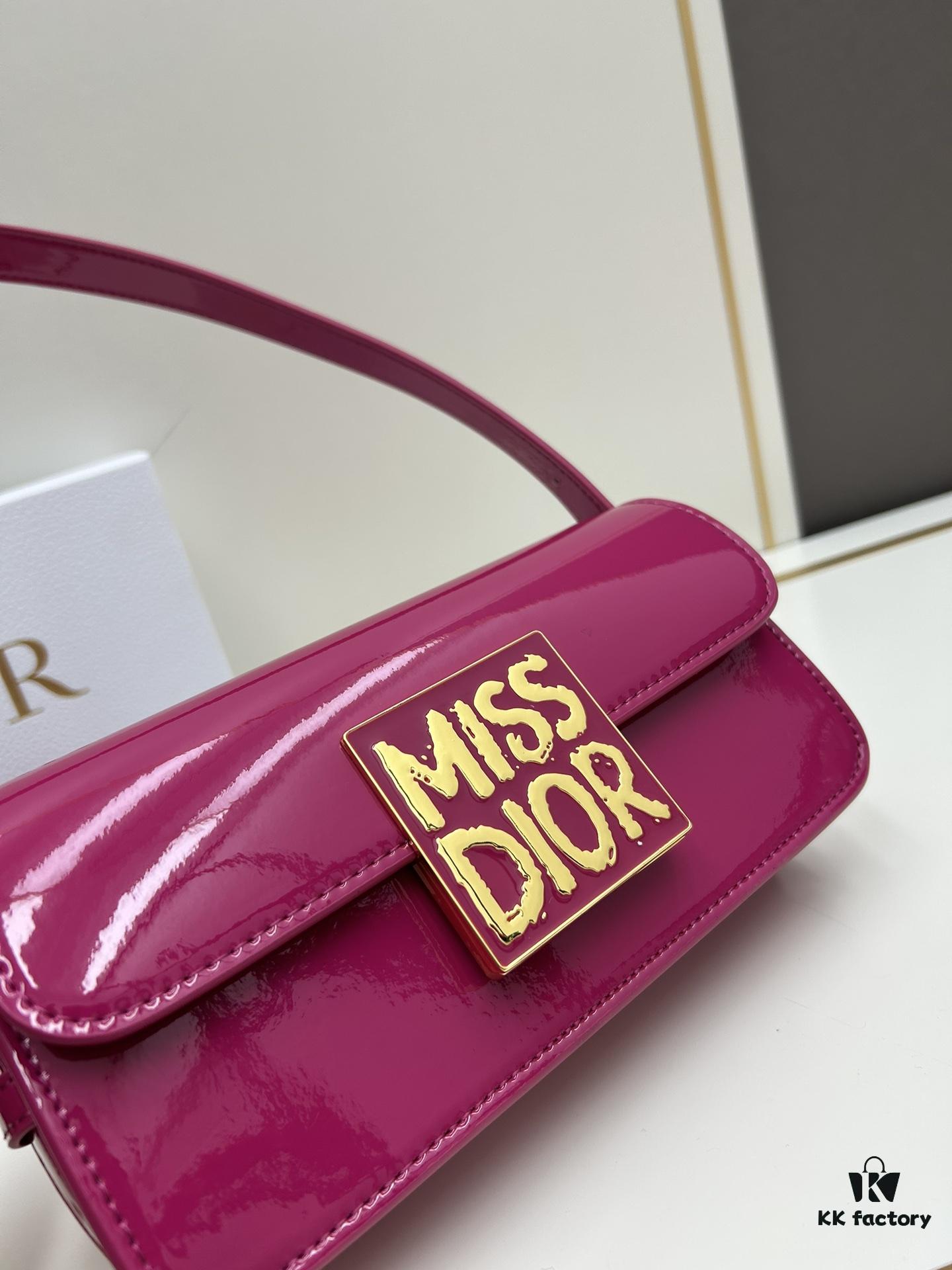 6930a1446e68136f4d9ab8e4 Dior Retro Box Set, Crafted with Cowhide Leather, Unique Letter Embossing, Iconic Logo, Exquisite Craftsmanship, Spacious Compartment Design, Detachable Shoulder Strap for Handheld, Shoulder or Hand Carry – An Essential for Daily Outings