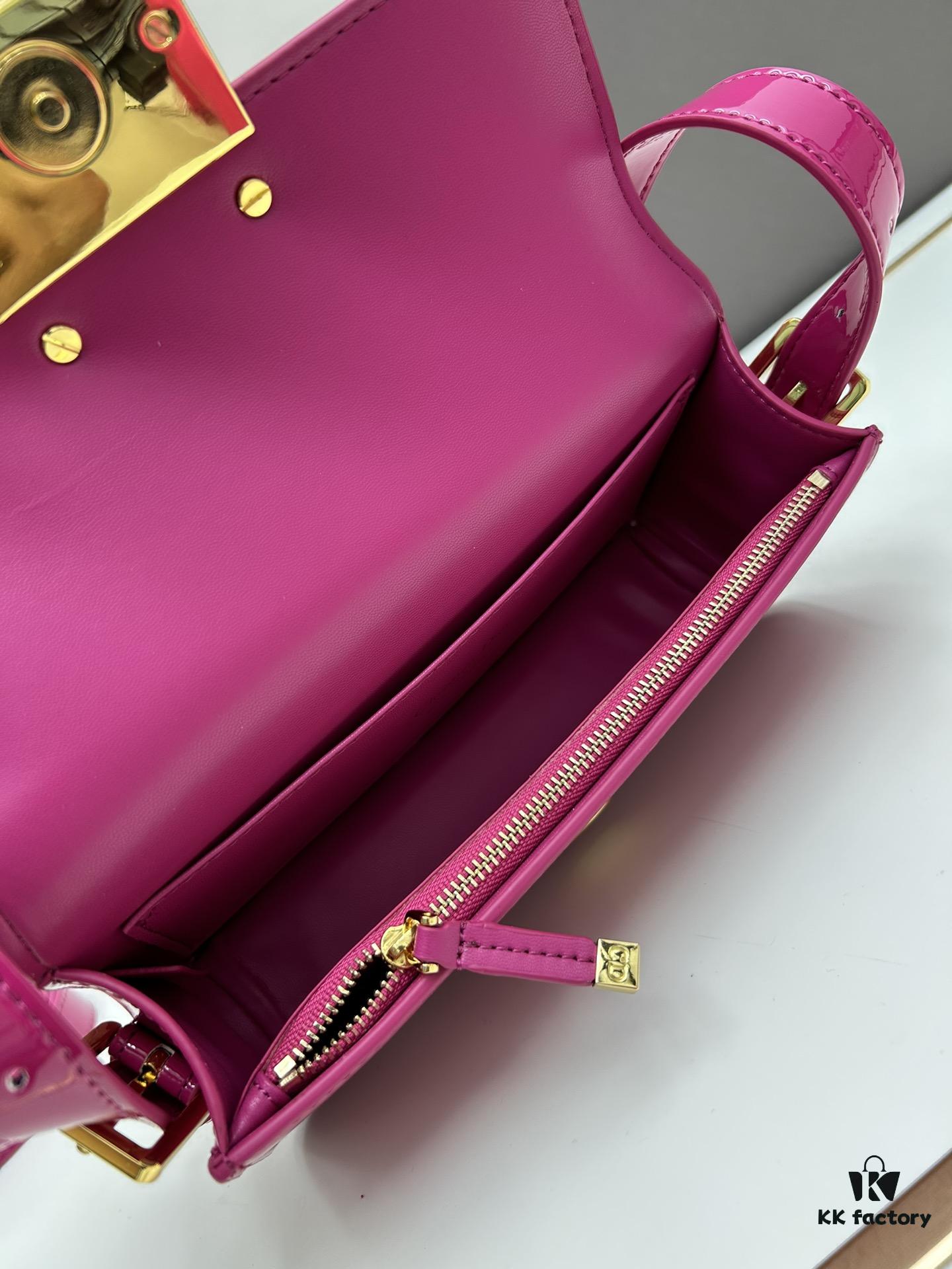 6930a1456e68136f4d9ab8e5 Dior Retro Box Set, Crafted with Cowhide Leather, Unique Letter Embossing, Iconic Logo, Exquisite Craftsmanship, Spacious Compartment Design, Detachable Shoulder Strap for Handheld, Shoulder or Hand Carry – An Essential for Daily Outings