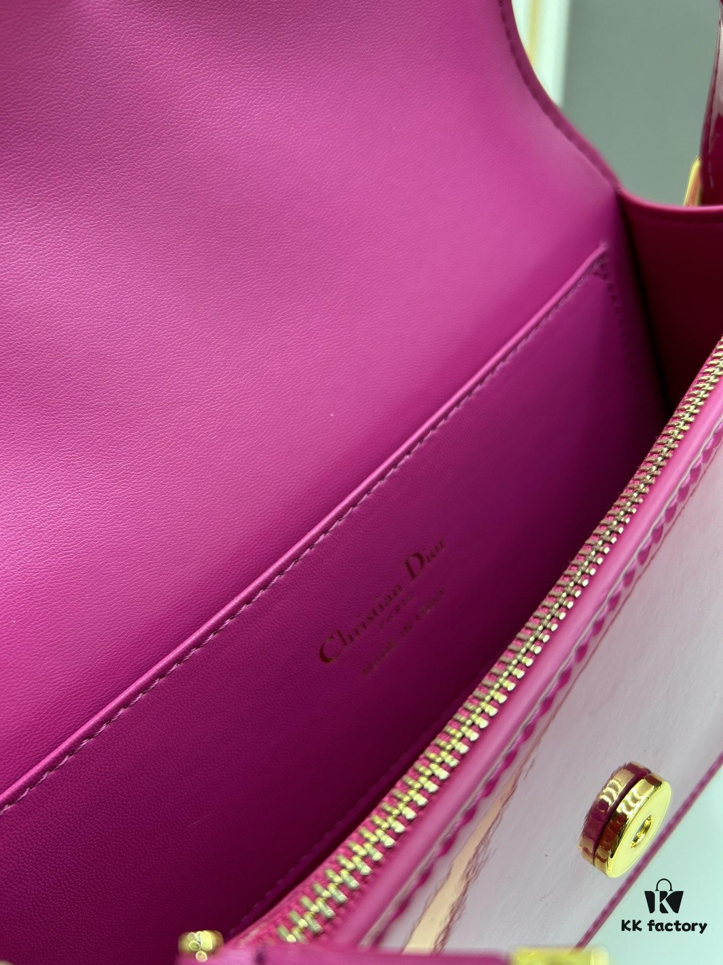 6930a1466e68136f4d9ab8e6 Dior Retro Box Set, Crafted with Cowhide Leather, Unique Letter Embossing, Iconic Logo, Exquisite Craftsmanship, Spacious Compartment Design, Detachable Shoulder Strap for Handheld, Shoulder or Hand Carry – An Essential for Daily Outings