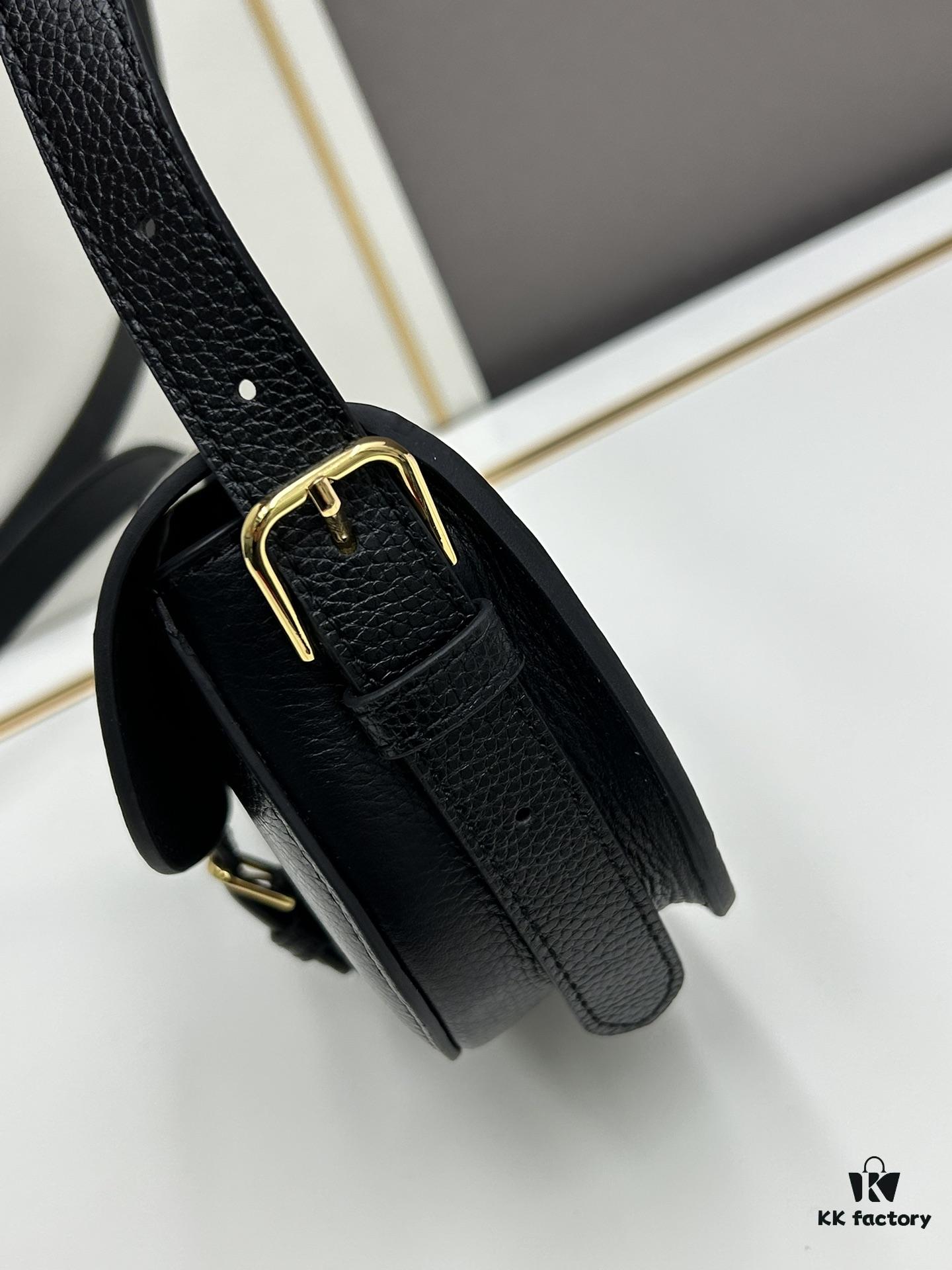 6930a1cc6e68136f4d9ab9e4 Dior Bobby Tote Bag, Fall Early New Arrival, Vintage Style Cowhide Texture, Structured Body, Original Full-Grain Leather Quality