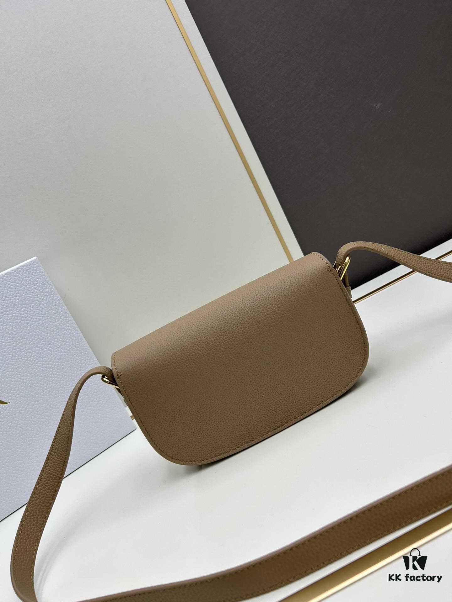 6930a1d26e68136f4d9ab9f0 Dior Bobby Tote Bag, 21-inch Wide Style, Full-Grain Leather, Early Autumn New Vintage Collection