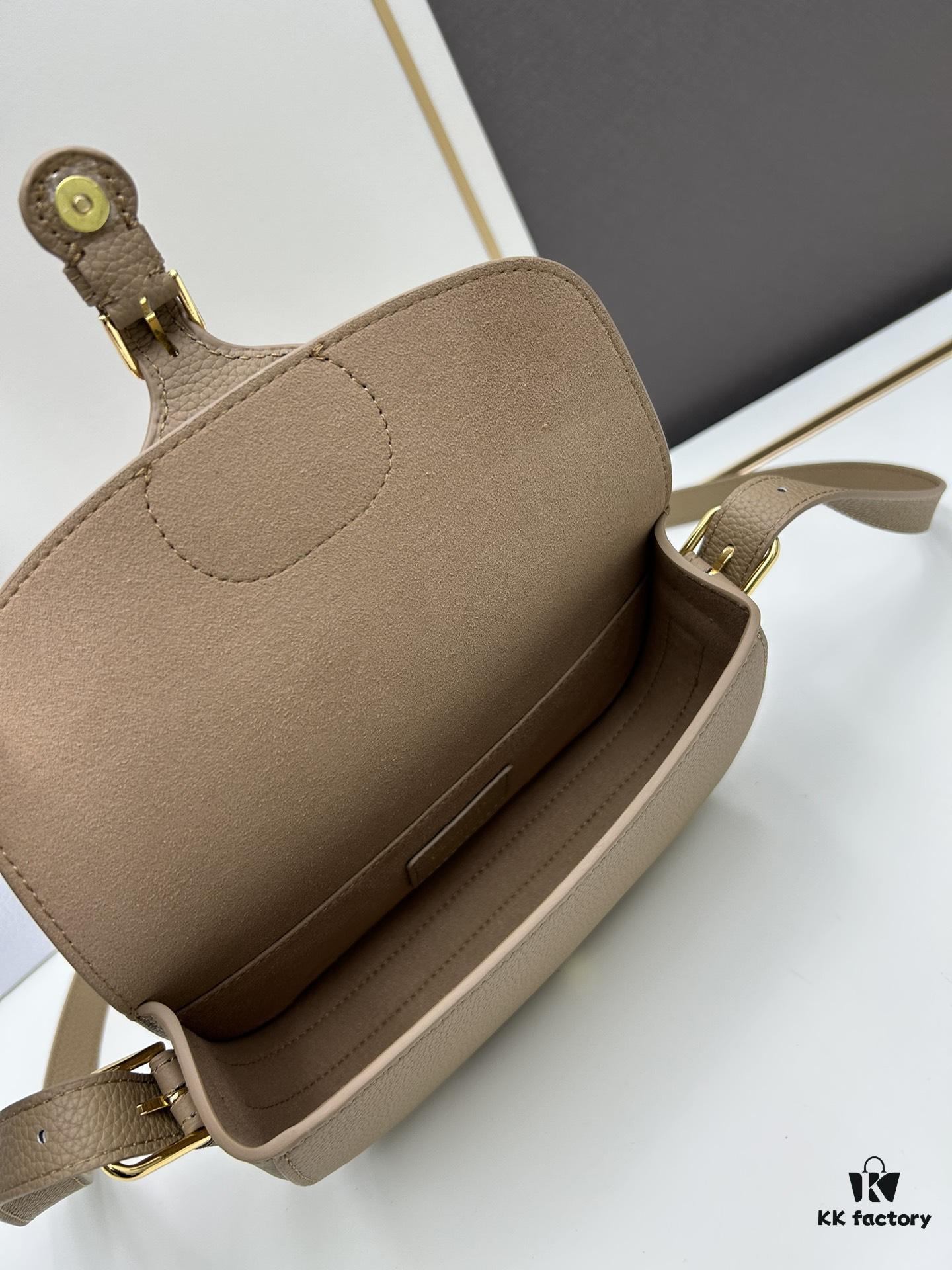 6930a1d46e68136f4d9ab9f6 Dior Bobby Tote Bag, 21-inch Wide Style, Full-Grain Leather, Early Autumn New Vintage Collection