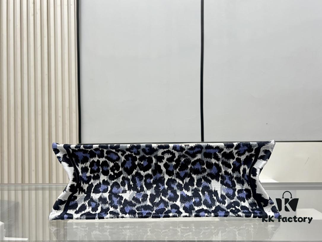 6930a20f6e68136f4d9aba69 Oversized Original Order Di0r Book Tote in Thick Yarn Fabric