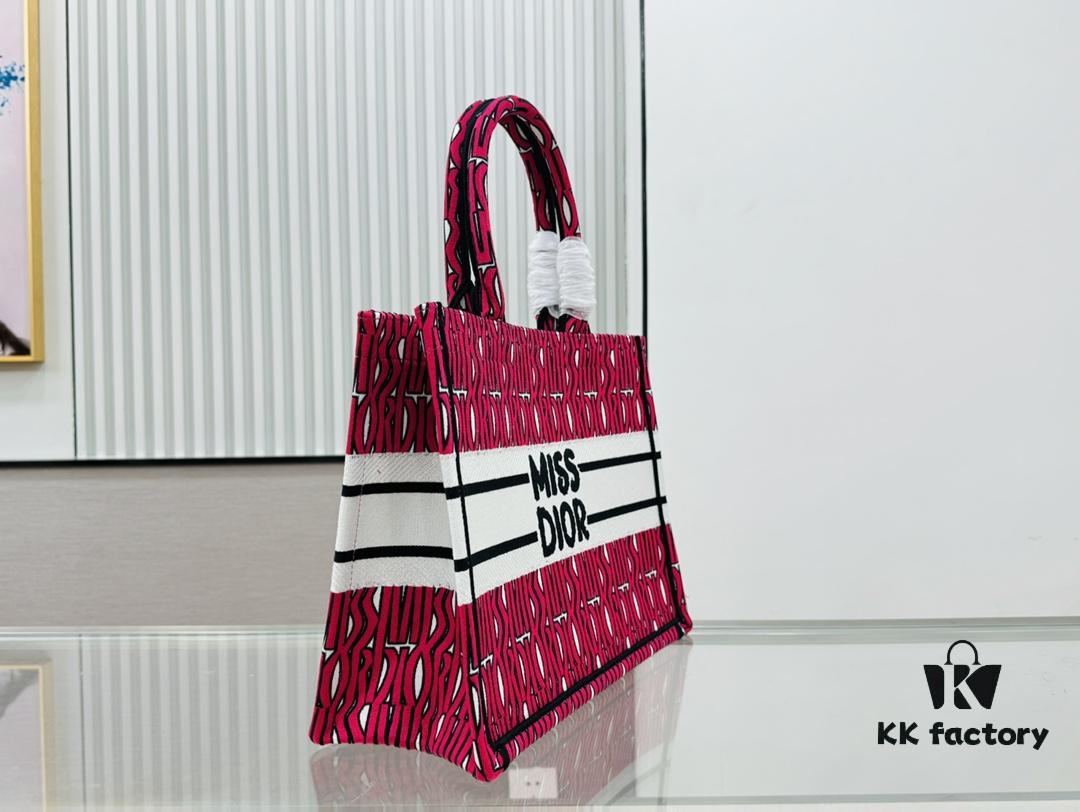 6930a2396e68136f4d9abac4 Thick Canvas Fabric First Quality Stock Medium Size Di0r Book Tote