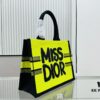 Thick Thread, Heavy Fabric First Quality - Medium Di0r Book Tote