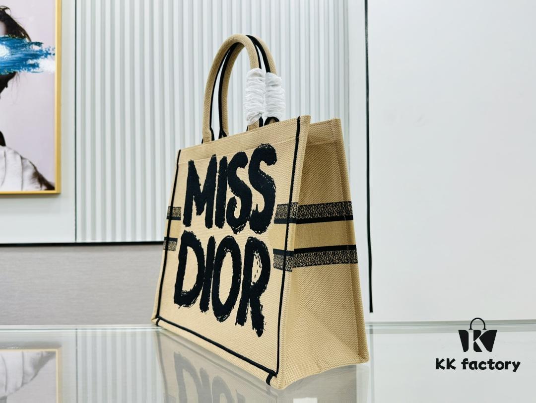 6930a2796e68136f4d9abb59 Dior Book Tote Oversized, Original Order, Thick Yarn and Heavy Fabric