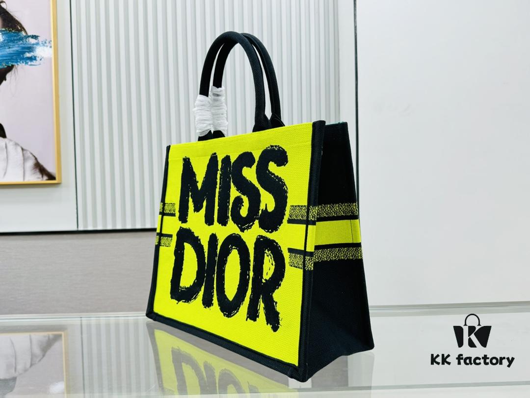 6930a27b6e68136f4d9abb5e Oversized Original Order Thick Yarn Fabric Dior Book Tote