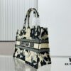 Thick Thread, Heavy Fabric Original Order Medium Di0r Book Tote