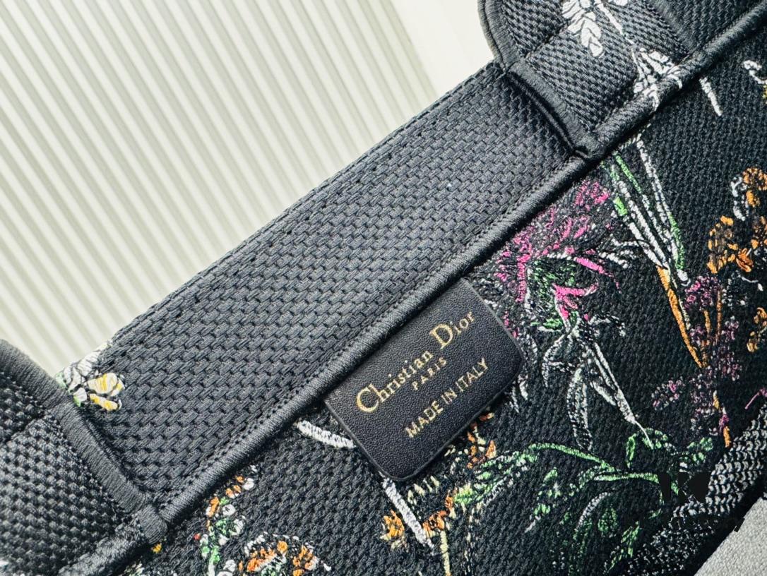 6930a2ef6e68136f4d9abc63 Oversized Original Order Thick Yarn Fabric Dior Book Tote