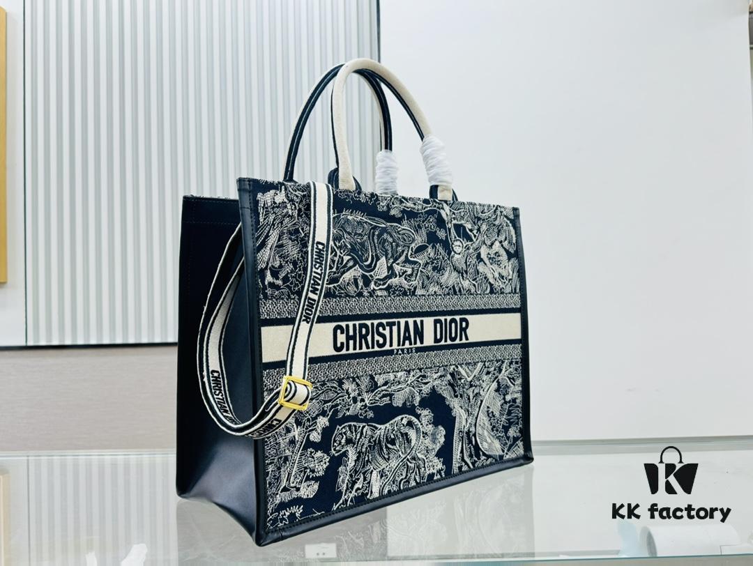 6930a3256e68136f4d9abcd8 Black Blue Tiger, Large Size DIOR Book Tote 24 Spring/Summer New Arrival