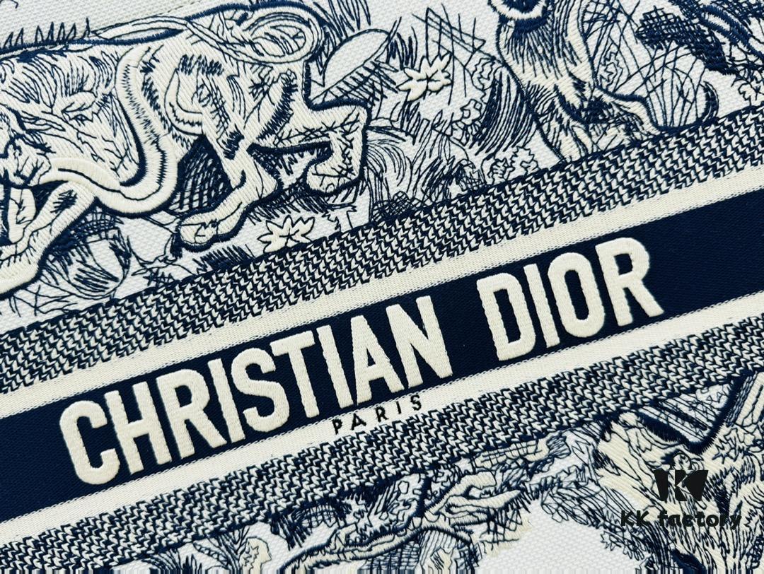 6930a3506e68136f4d9abd3b White with Blue Tiger, Large Size Dior Book Tote 24 Spring/Summer New Arrival