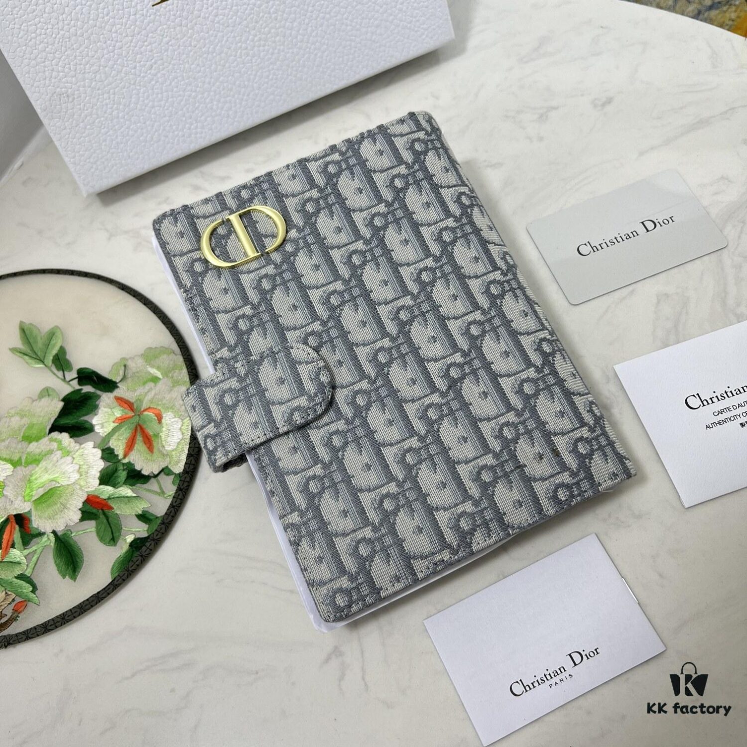 6930a3d26e68136f4d9abe33 Dior Notebook, Counter Model, Exquisite and Smooth Material, Impeccable Craftsmanship, Featuring Card Slots and Dividers, Made from Imported Italian Lamb Leather, Size 15x19x4cm
