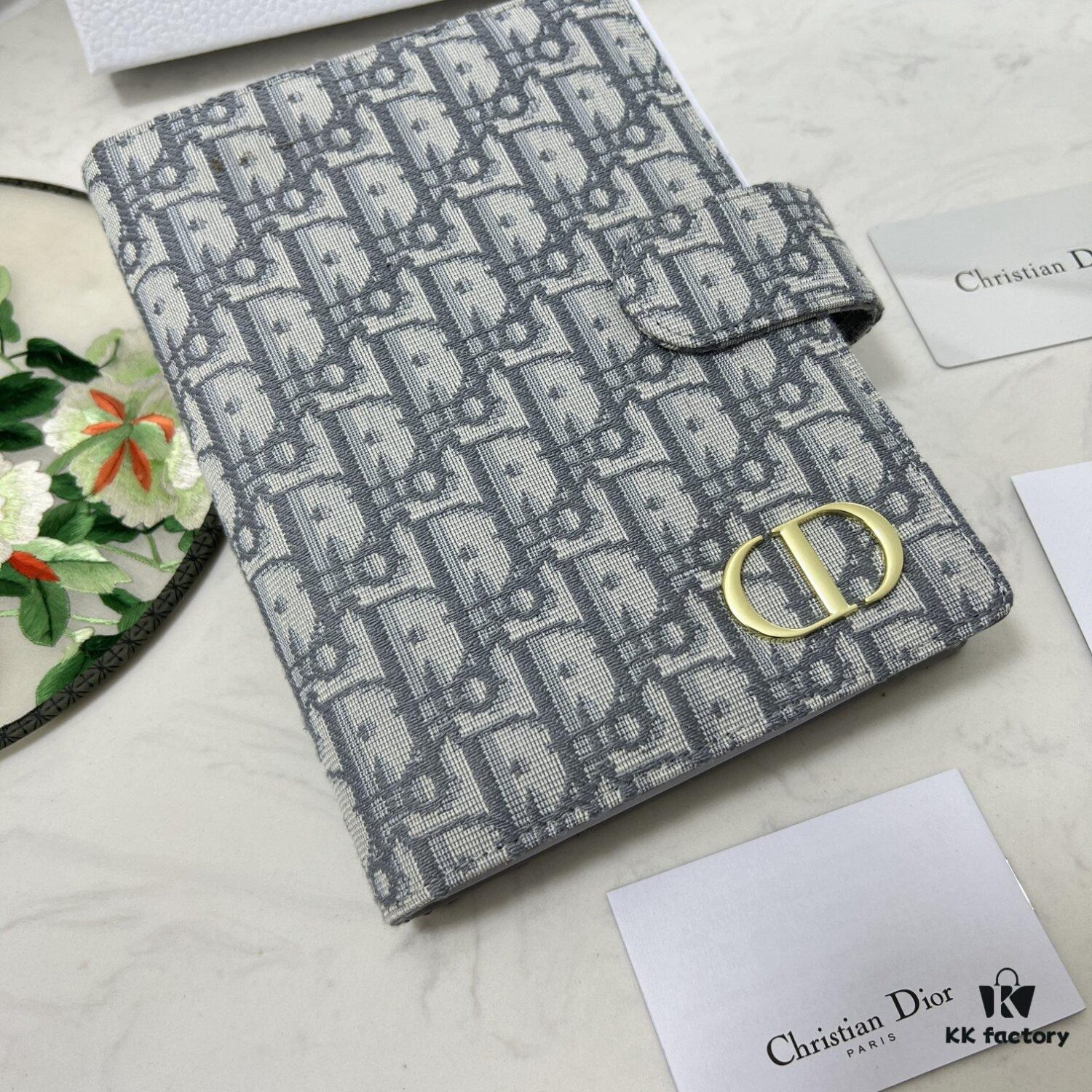 6930a3d26e68136f4d9abe34 Dior Notebook, Counter Model, Exquisite and Smooth Material, Impeccable Craftsmanship, Featuring Card Slots and Dividers, Made from Imported Italian Lamb Leather, Size 15x19x4cm
