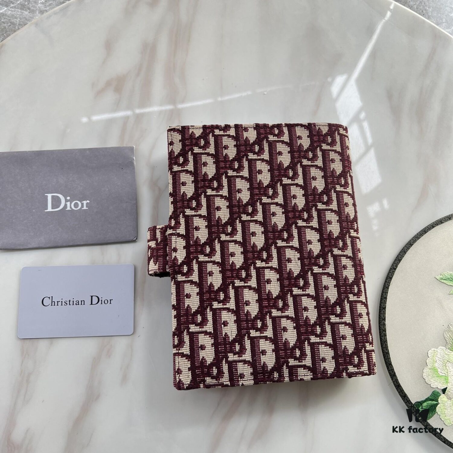 6930a3dc6e68136f4d9abe44 Dior Notebook, Counter Edition, Fine and Smooth Material, Impeccable Craftsmanship, Built-in Card Slots and Dividers, Made from Imported Italian Lamb Leather, Size 15x19x4cm