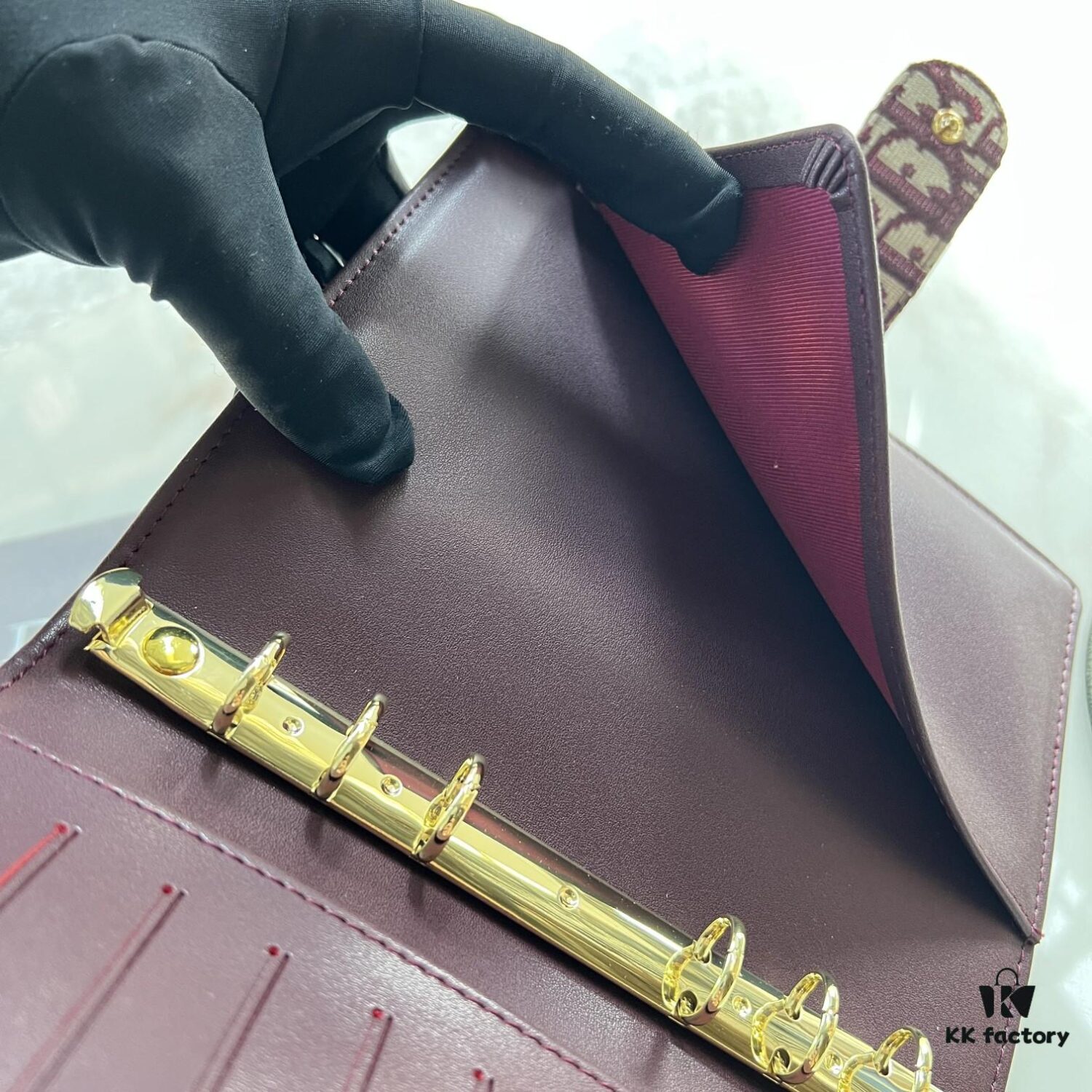 6930a3de6e68136f4d9abe45 Dior Notebook, Counter Edition, Fine and Smooth Material, Impeccable Craftsmanship, Built-in Card Slots and Dividers, Made from Imported Italian Lamb Leather, Size 15x19x4cm
