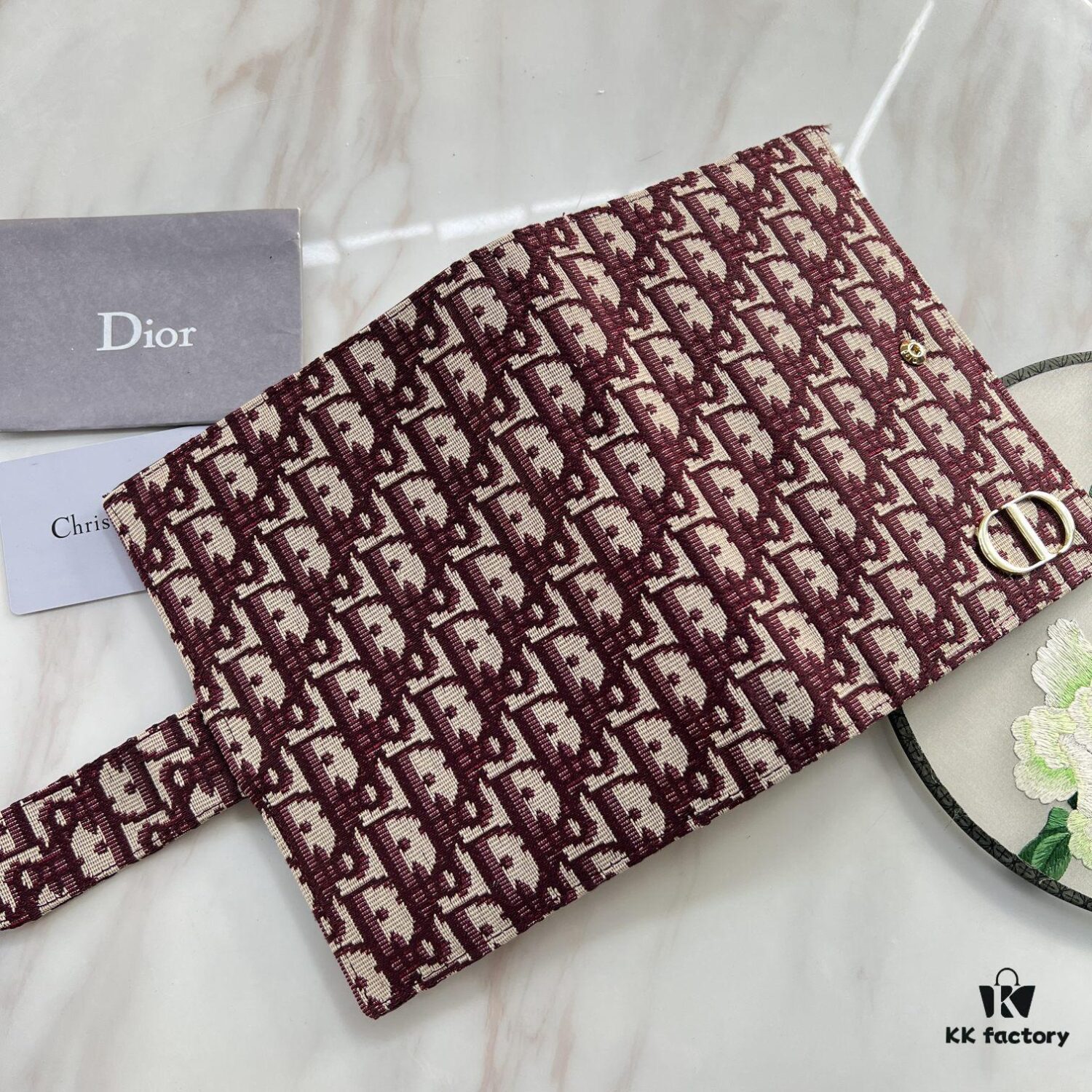 6930a3df6e68136f4d9abe47 Dior Notebook, Counter Edition, Fine and Smooth Material, Impeccable Craftsmanship, Built-in Card Slots and Dividers, Made from Imported Italian Lamb Leather, Size 15x19x4cm