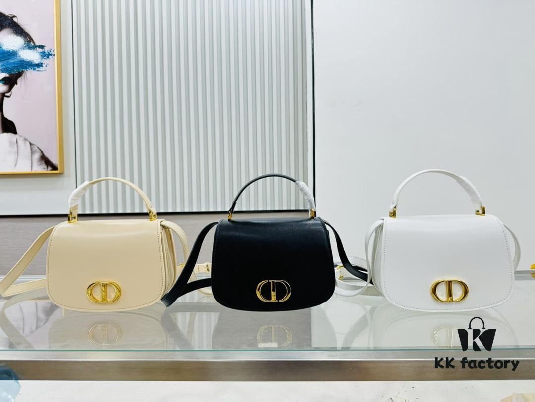 6930a3fa6e68136f4d9abe89 30 Montaigne Avenue Top Handle Bag – A Stylish Addition to the Dior 2024 Winter Ready-to-Wear Collection