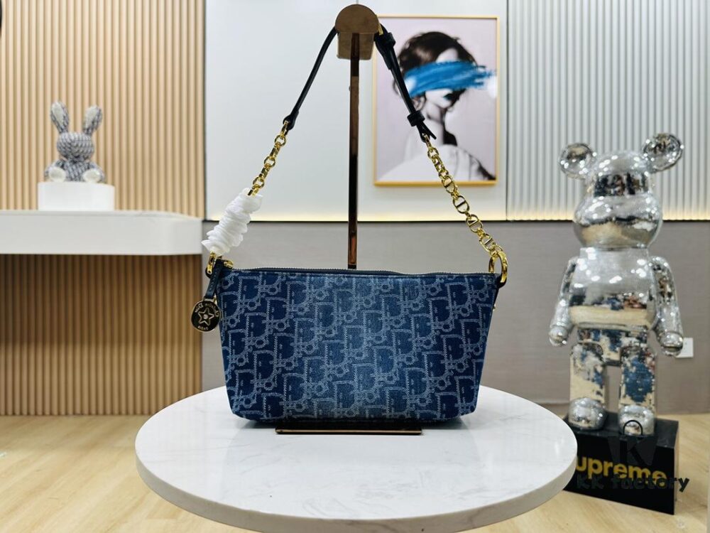 6930a4156e68136f4d9abecb Diorstar Hobo Chain Bag