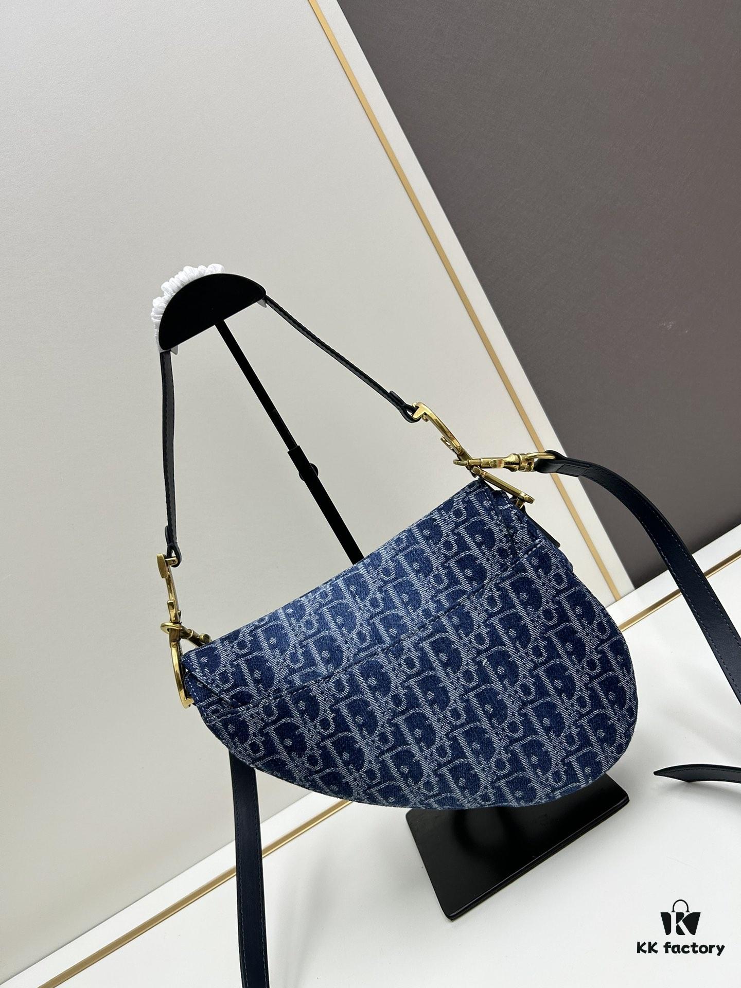 Large Size (With Box) 【♥Dior Saddle Monogram Collection♥】 Large Size: 25.5 x 20 x 6.5 cm