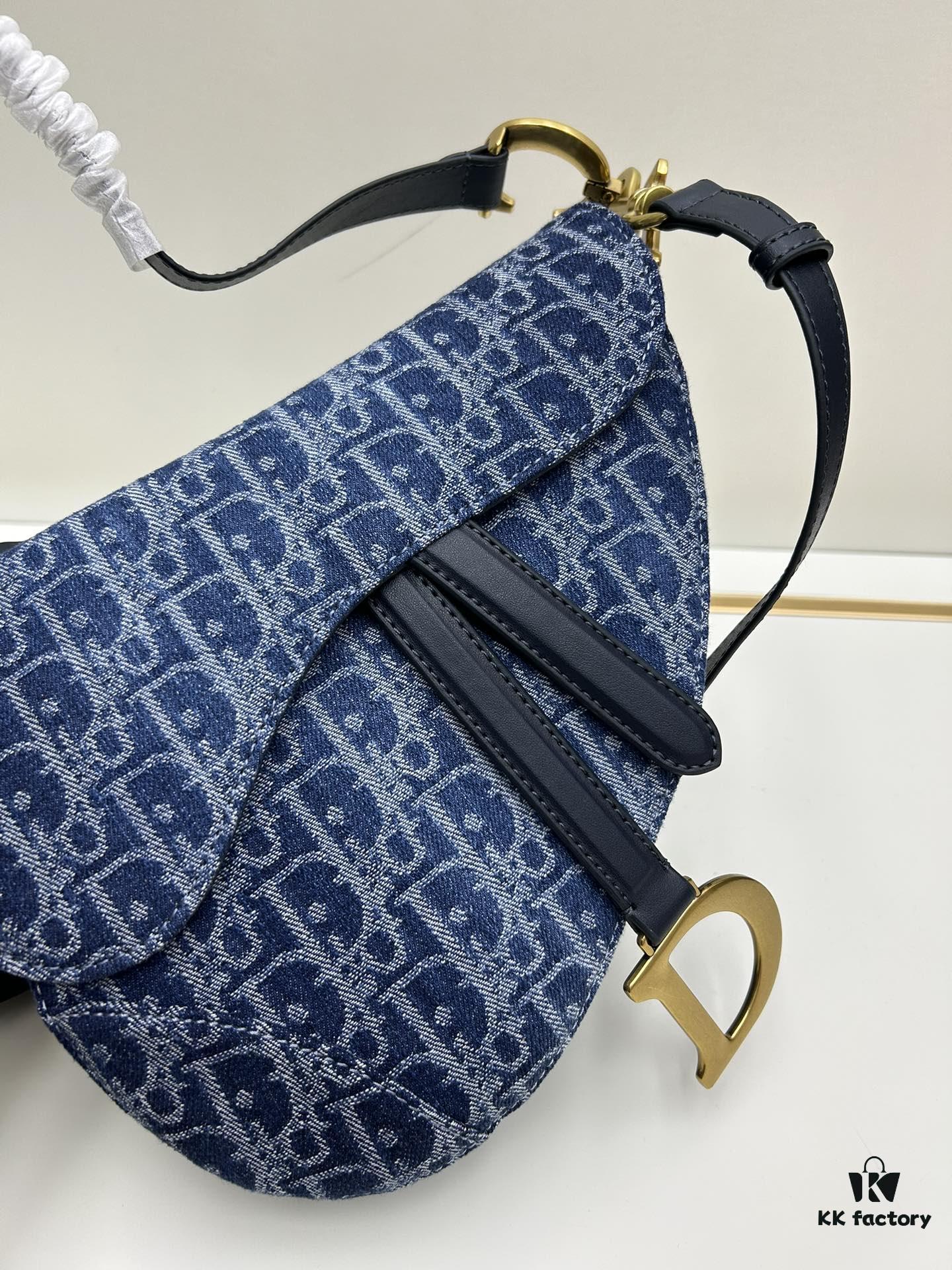 Large Size (With Box) 【♥Dior Saddle Monogram Collection♥】 Large Size: 25.5 x 20 x 6.5 cm
