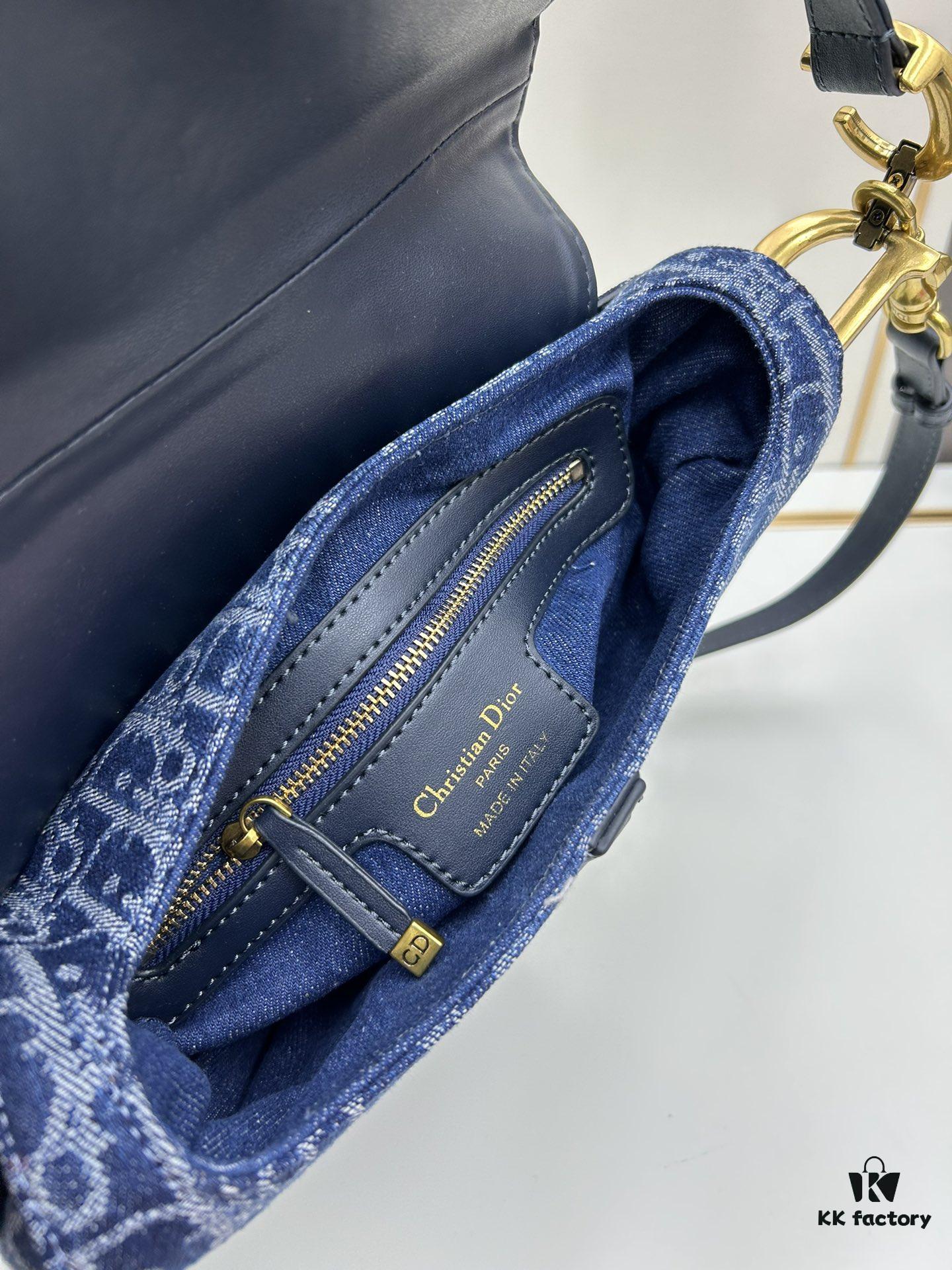 Large Size (With Box) 【♥Dior Saddle Monogram Collection♥】 Large Size: 25.5 x 20 x 6.5 cm