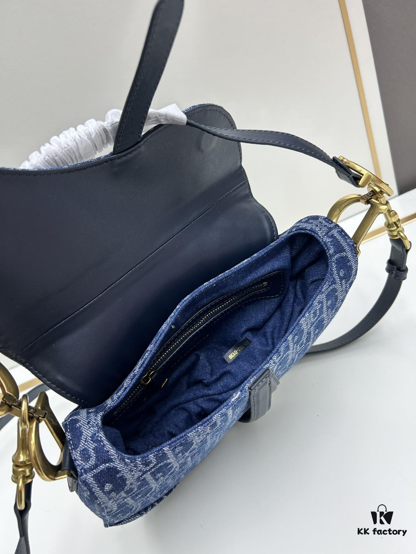 Large Size (With Box) 【♥Dior Saddle Monogram Collection♥】 Large Size: 25.5 x 20 x 6.5 cm
