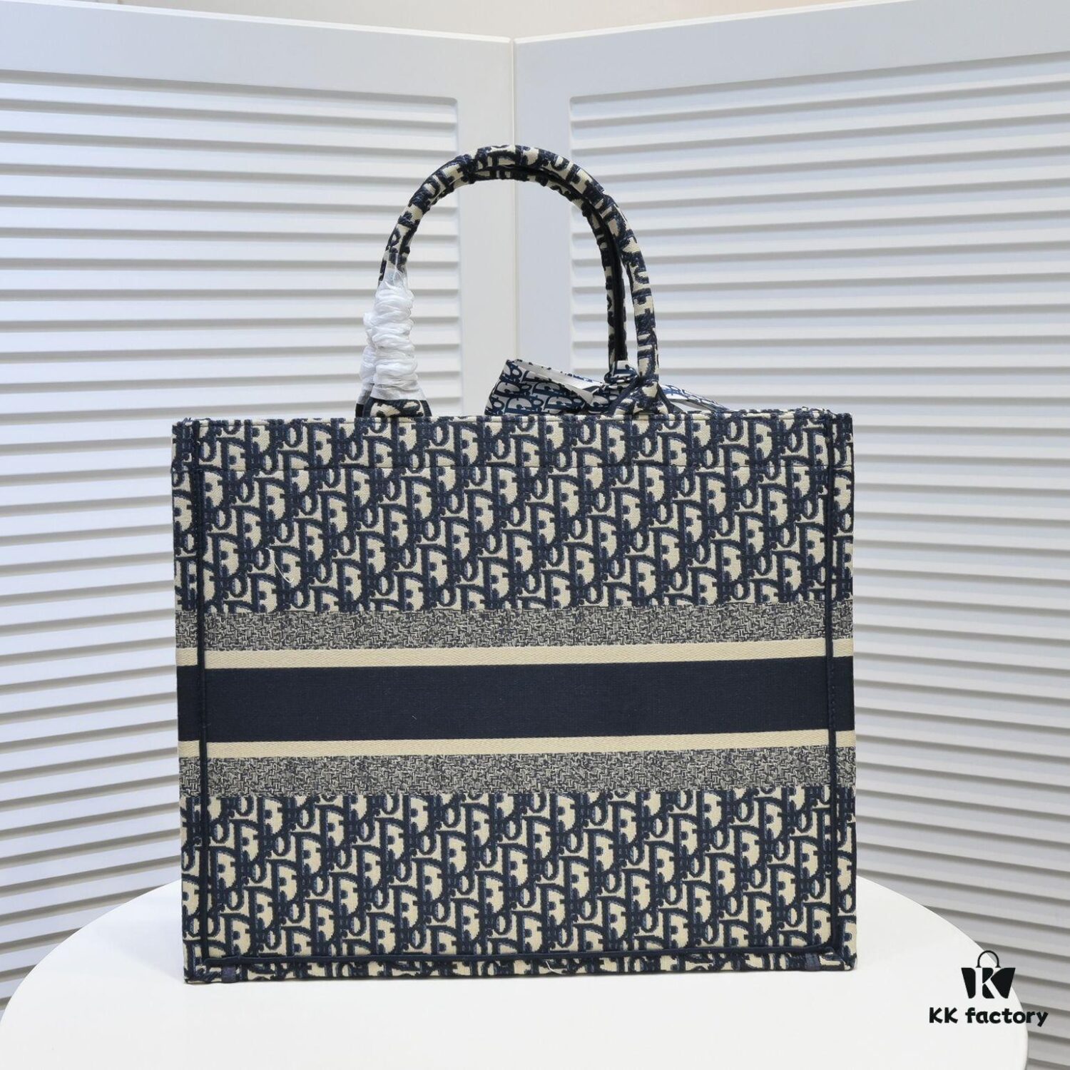 6930a4bc6e68136f4d9ac017 Large Size 🔥 Embroidered Edge Dior New Arrival Boutique Shopping Bag! Boutique Synchronized Update! Limited Edition Celebrity Style! Extremely Stylish! Imported Fabric 👍 High-End Quality! Indistinguishable from Boutique Purchases! Extra-Large Capacity, Perfect for Outings 👍