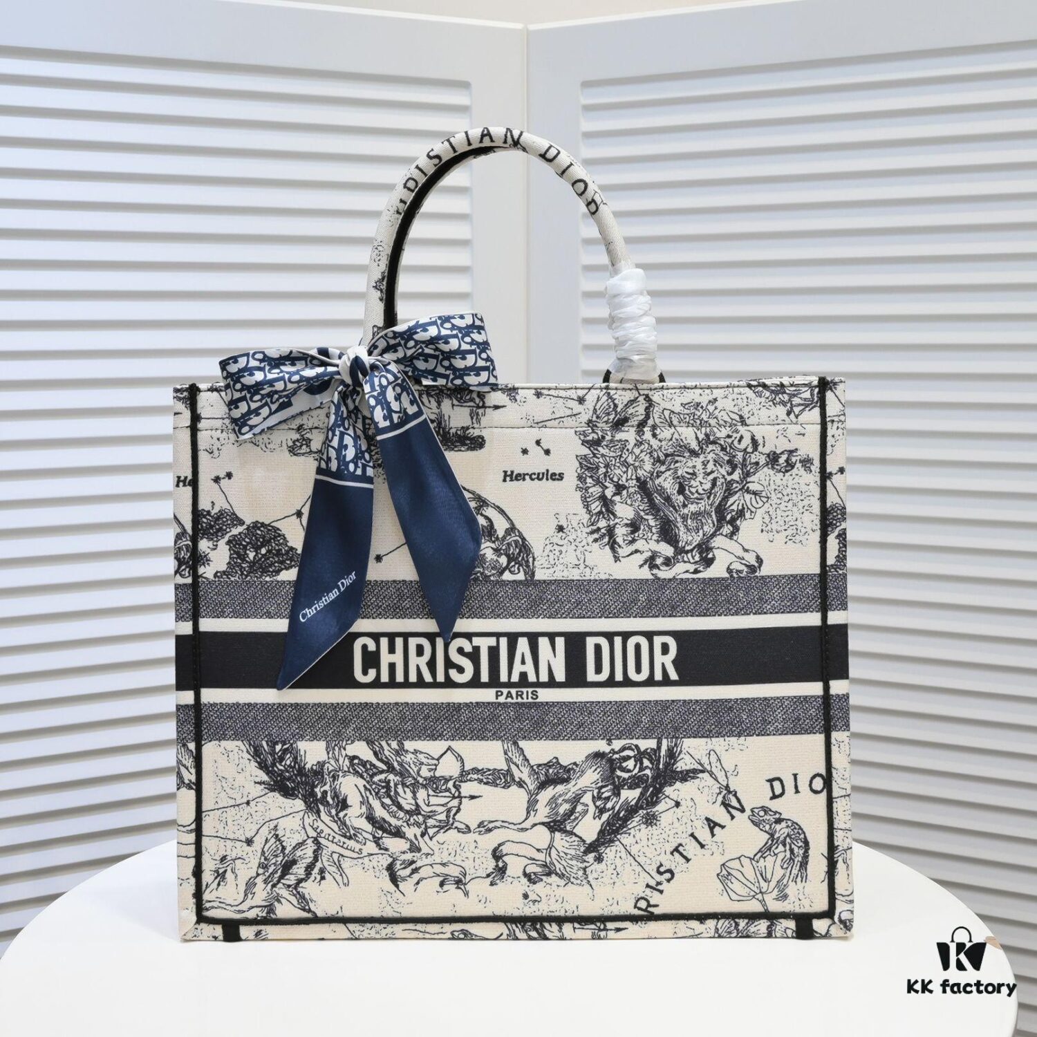6930a4c66e68136f4d9ac028 Large Size with Scarf 🔥 Embroidered Edge ➔ Dior New Arrival Boutique Shopping Bag! Synchronized with Boutique Release! Limited Edition Worn by Celebrities! Extremely Stylish! Imported Fabric 👍 High-End Quality! Indistinguishable from Genuine When Used in Boutiques! Extra-Large Capacity, Ideal for Outings 👍