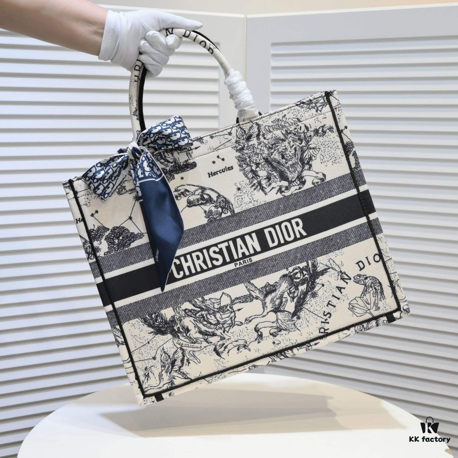 6930a4c96e68136f4d9ac02b Large Size with Scarf 🔥 Embroidered Edge ➔ Dior New Arrival Boutique Shopping Bag! Synchronized with Boutique Release! Limited Edition Worn by Celebrities! Extremely Stylish! Imported Fabric 👍 High-End Quality! Indistinguishable from Genuine When Used in Boutiques! Extra-Large Capacity, Ideal for Outings 👍