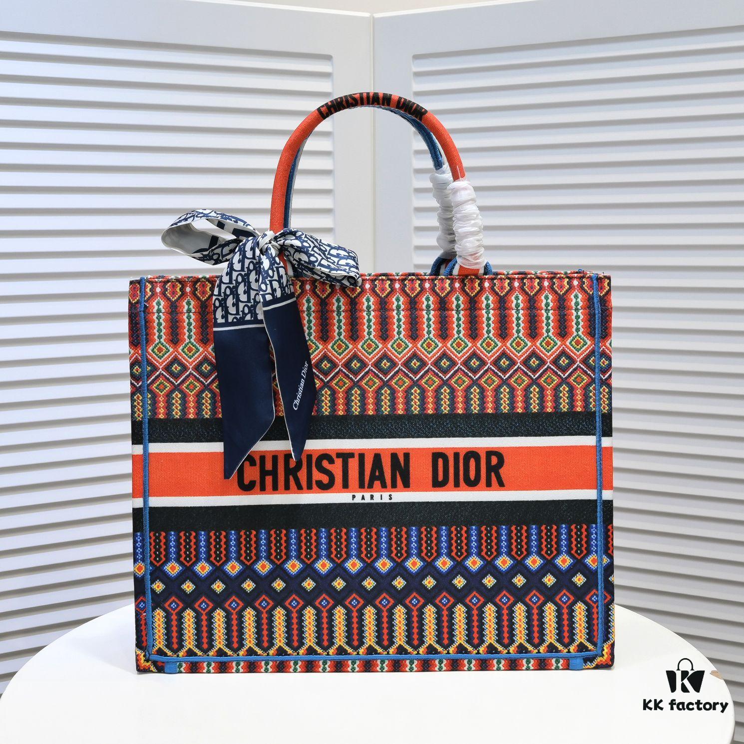 6930a4d56e68136f4d9ac043 Large Size 🔥 Embroidered Edge Dior New Arrival Shopping Bag! Counter Synchronized Update! Celebrity Limited Edition! Extremely Stylish! Imported Fabric, High-End Quality! Perfect for Visiting Official Stores! Ideal Choice for Outings with Extra-Large Capacity!