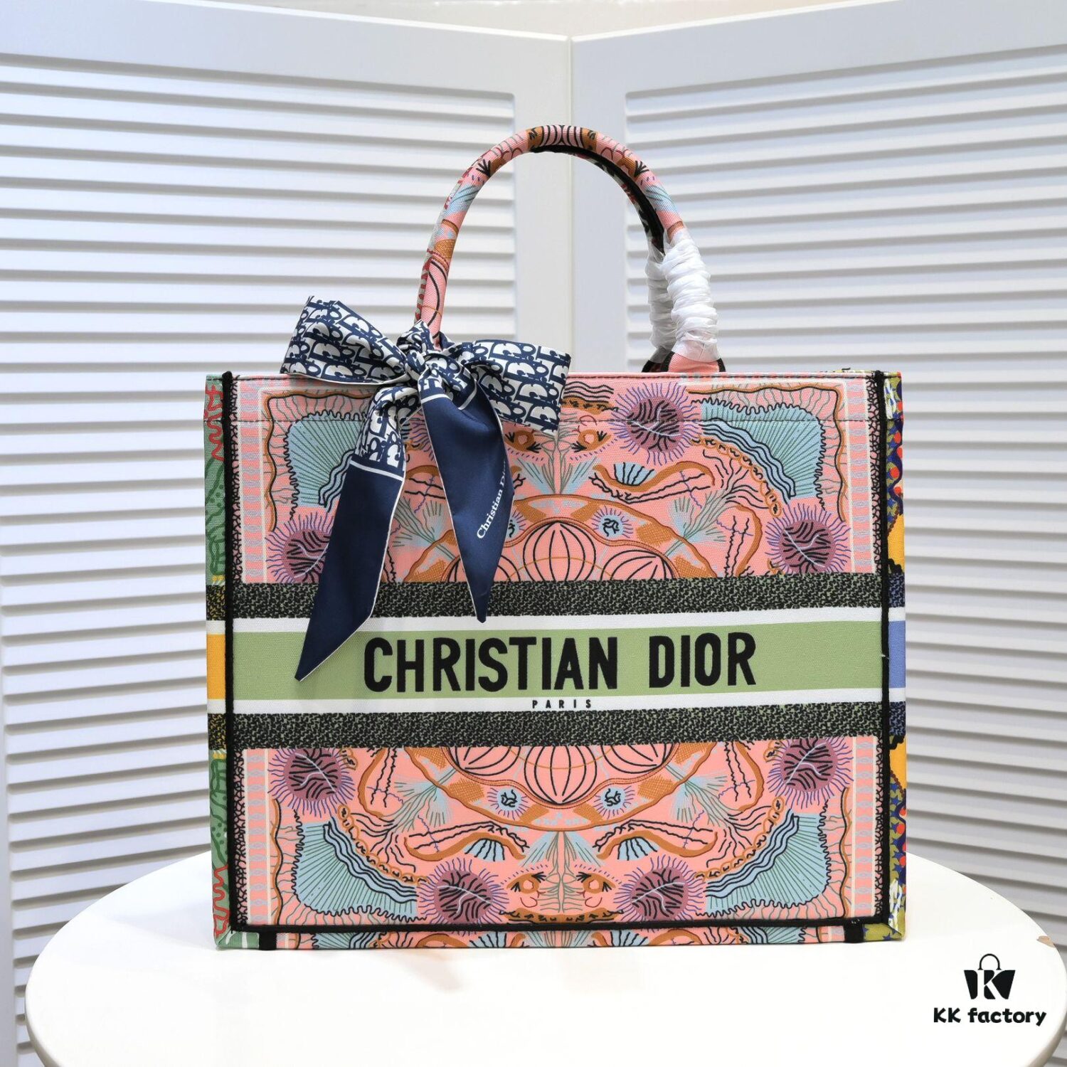 6930a4eb6e68136f4d9ac067 Large Size with Scarf 🔥 Embroidered Edging ➔ Dior New Arrival Boutique Shopping Tote! Synchronized with Boutique Release! Limited Edition Worn by Celebrities! Extremely Stylish! Premium Imported Fabric 👍 High-End Quality! Indistinguishable from Genuine When Used in Boutiques! Extra-Large Capacity, Perfect for Outings 👍