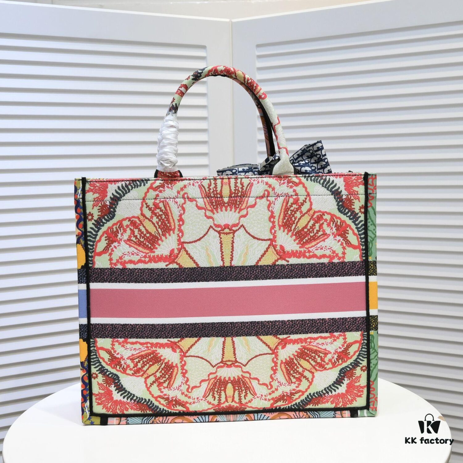 6930a4ec6e68136f4d9ac068 Large Size with Scarf 🔥 Embroidered Edging ➔ Dior New Arrival Boutique Shopping Tote! Synchronized with Boutique Release! Limited Edition Worn by Celebrities! Extremely Stylish! Premium Imported Fabric 👍 High-End Quality! Indistinguishable from Genuine When Used in Boutiques! Extra-Large Capacity, Perfect for Outings 👍
