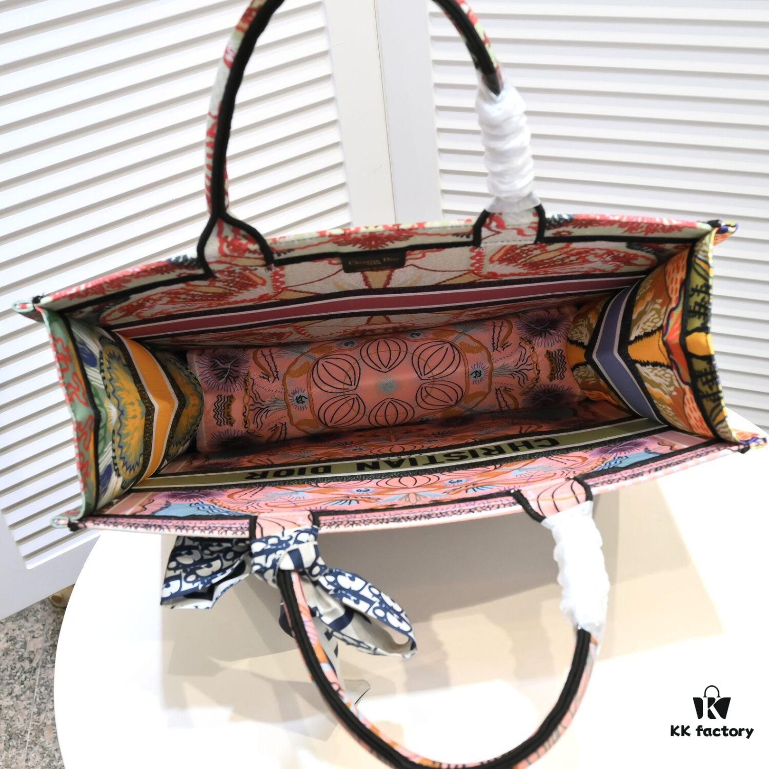 6930a4ee6e68136f4d9ac06c Large Size with Scarf 🔥 Embroidered Edging ➔ Dior New Arrival Boutique Shopping Tote! Synchronized with Boutique Release! Limited Edition Worn by Celebrities! Extremely Stylish! Premium Imported Fabric 👍 High-End Quality! Indistinguishable from Genuine When Used in Boutiques! Extra-Large Capacity, Perfect for Outings 👍