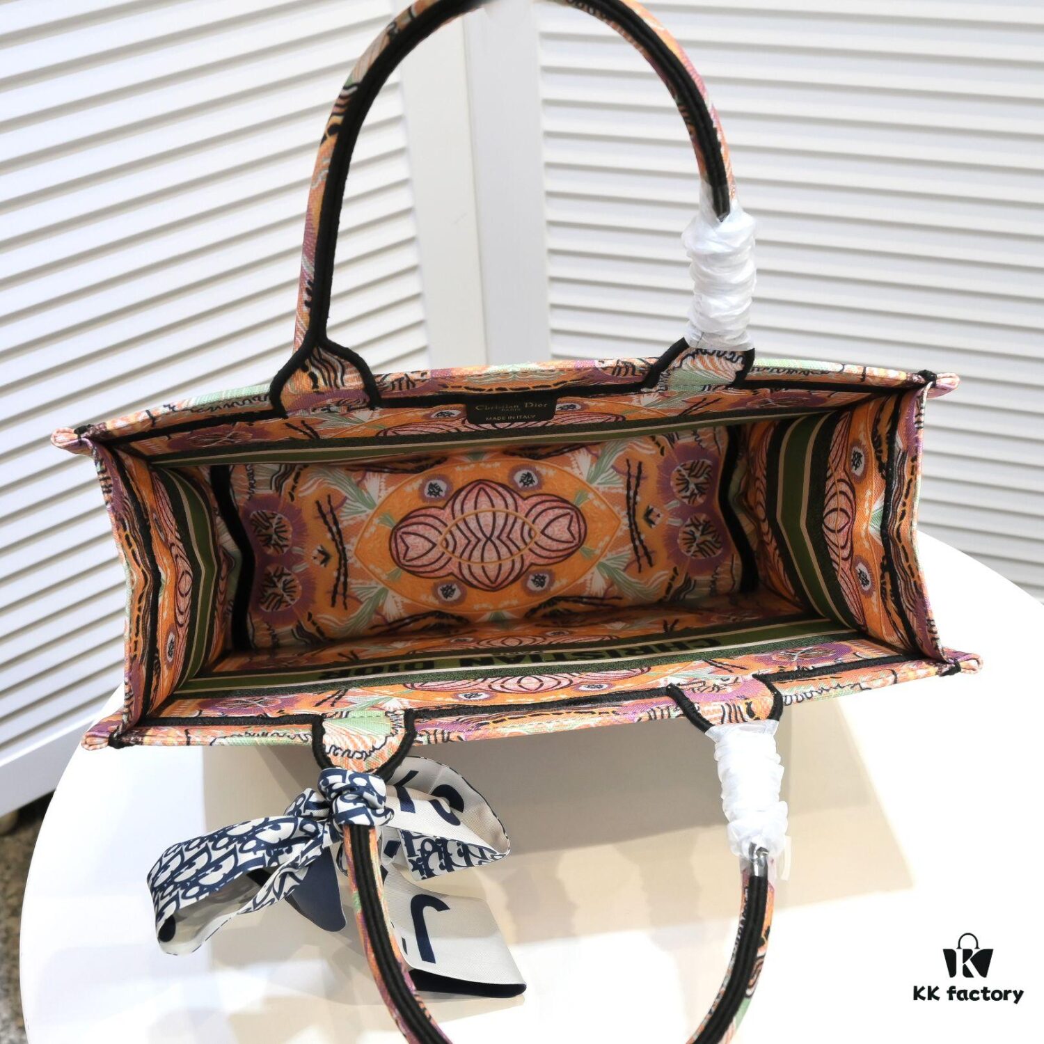 6930a4f46e68136f4d9ac073 Dior Small Shopping Bag with Silk Scarf, Hemmed, New Arrival at Dior Counter, Limited Edition Worn by Celebrities, Stylish and Elegant, Imported Fabric, High-End Quality