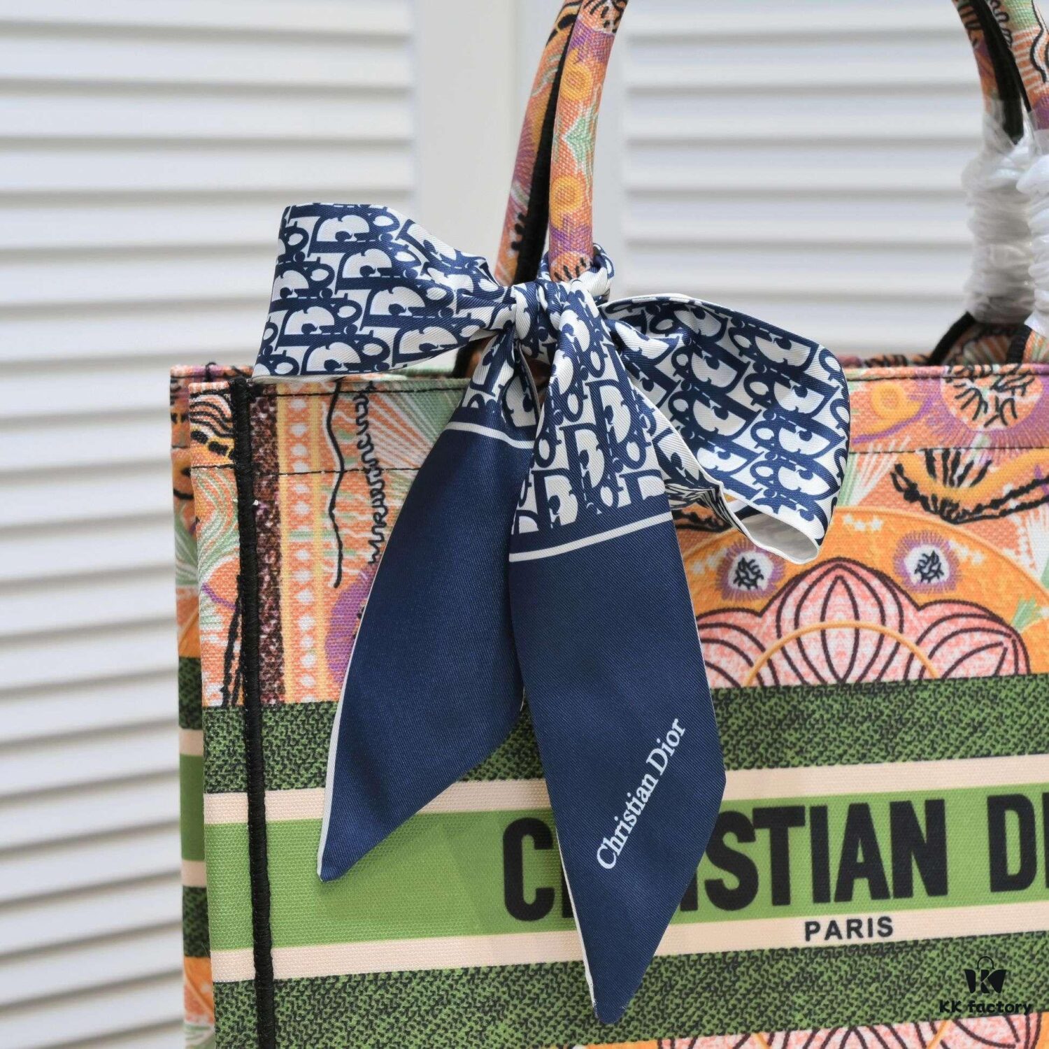 6930a4f46e68136f4d9ac074 Dior Small Shopping Bag with Silk Scarf, Hemmed, New Arrival at Dior Counter, Limited Edition Worn by Celebrities, Stylish and Elegant, Imported Fabric, High-End Quality