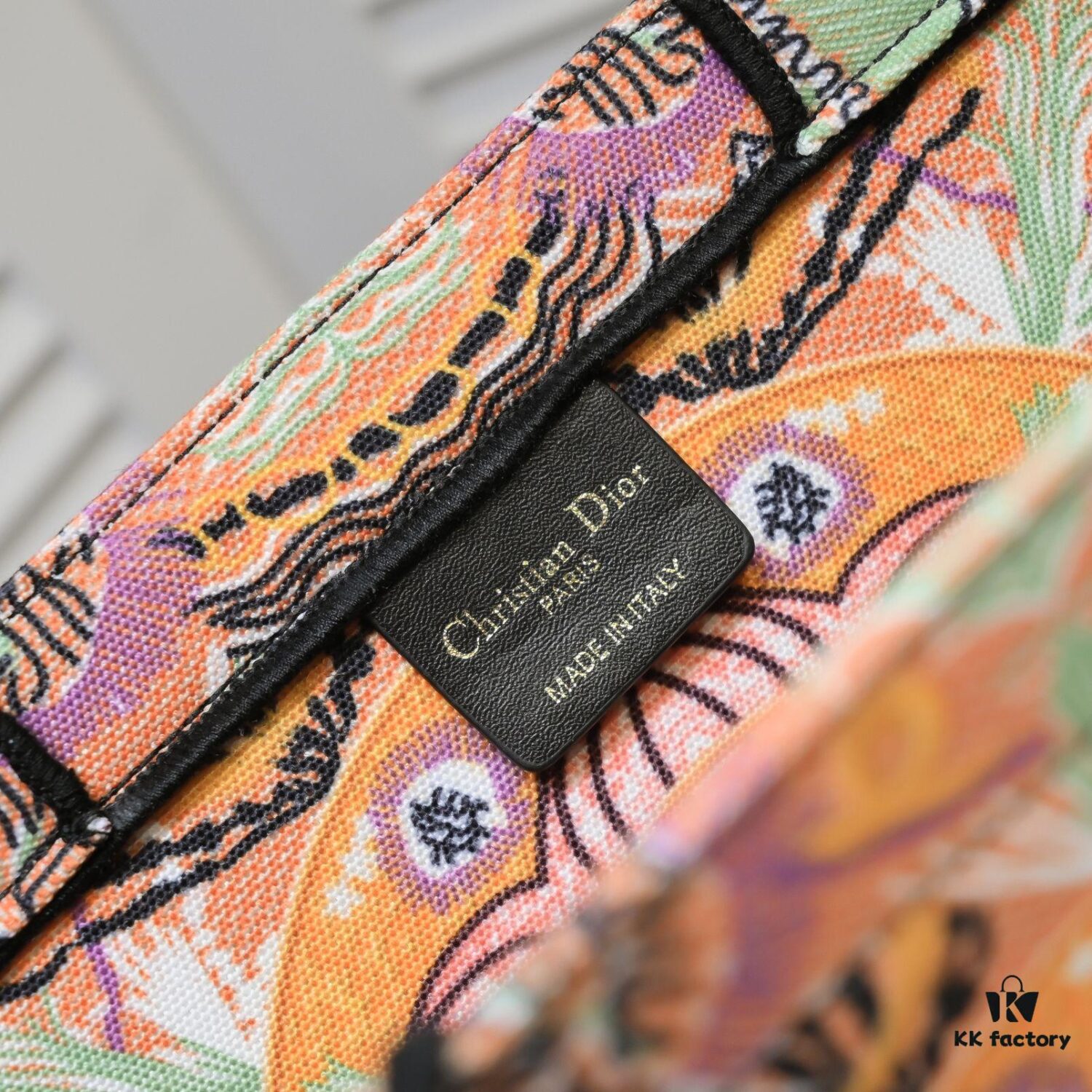 6930a4f56e68136f4d9ac075 Dior Small Shopping Bag with Silk Scarf, Hemmed, New Arrival at Dior Counter, Limited Edition Worn by Celebrities, Stylish and Elegant, Imported Fabric, High-End Quality