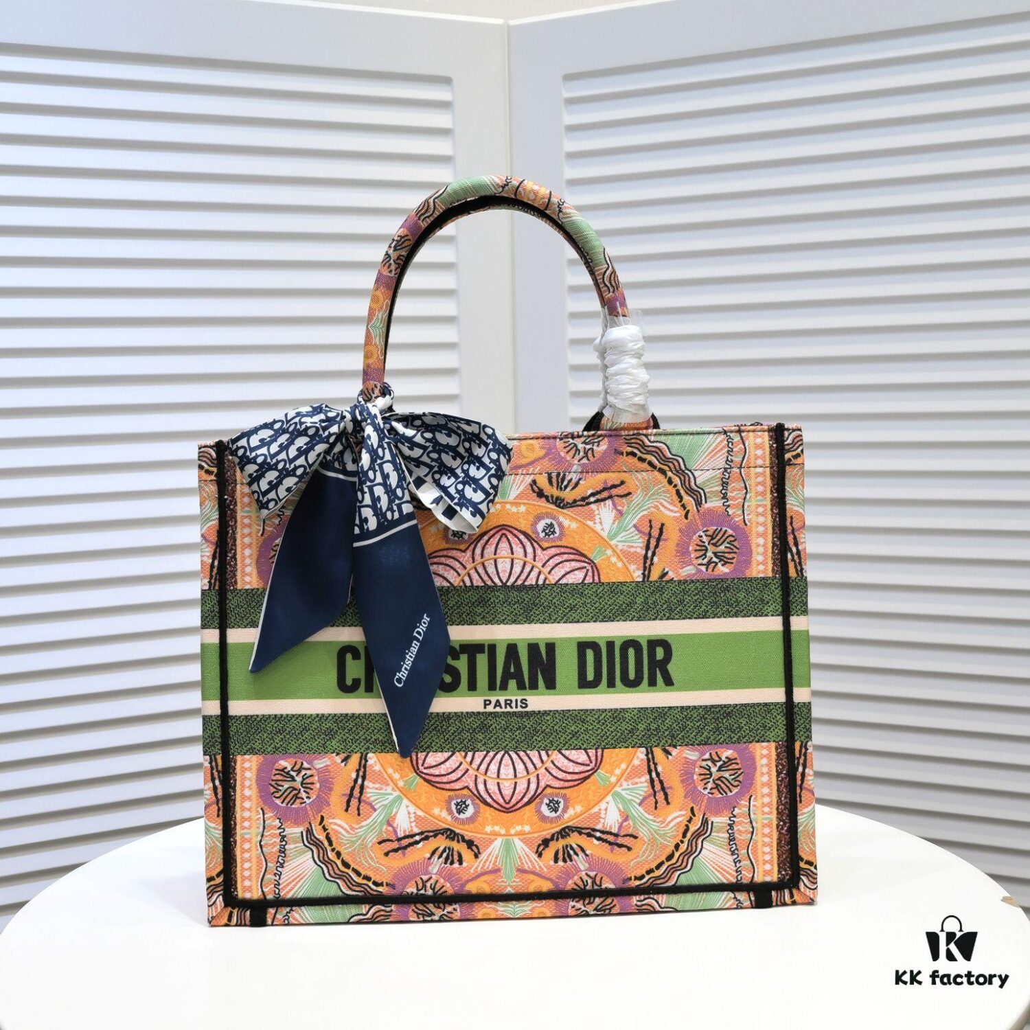 6930a4f56e68136f4d9ac076 Dior Small Shopping Bag with Silk Scarf, Hemmed, New Arrival at Dior Counter, Limited Edition Worn by Celebrities, Stylish and Elegant, Imported Fabric, High-End Quality