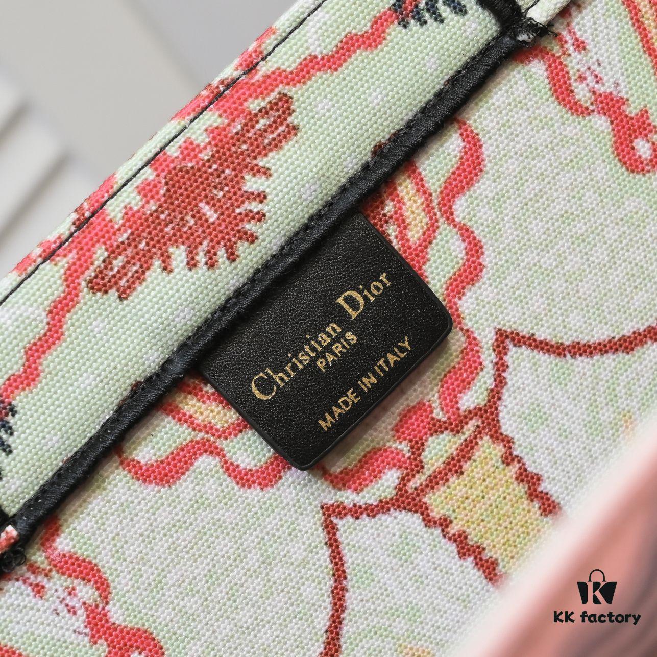 6930a4f76e68136f4d9ac07a Large Size with Scarf 🔥 Embroidered Edging ➔ Dior New Arrival Boutique Shopping Tote! Synchronized with Boutique Release! Limited Edition Worn by Celebrities! Extremely Stylish! Premium Imported Fabric 👍 High-End Quality! Indistinguishable from Genuine When Used in Boutiques! Extra-Large Capacity, Perfect for Outings 👍