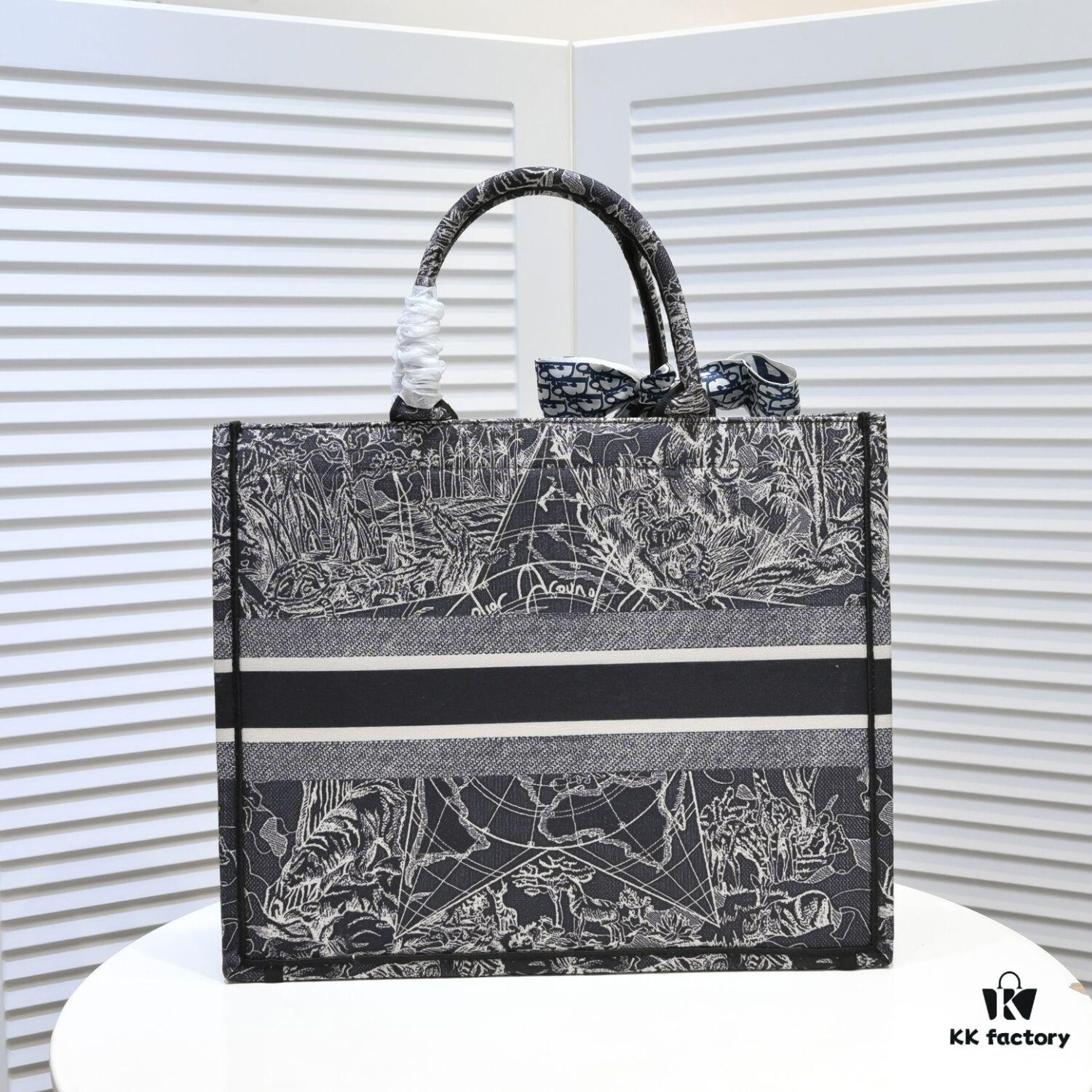 6930a4f76e68136f4d9ac07b Large Size with Silk Scarf 🔥 Embroidered Edging ➔ Dior New Arrival Boutique Shopping Bag! Synchronized with Boutique Release! Limited Edition Worn by Celebrities! Extremely Stylish!